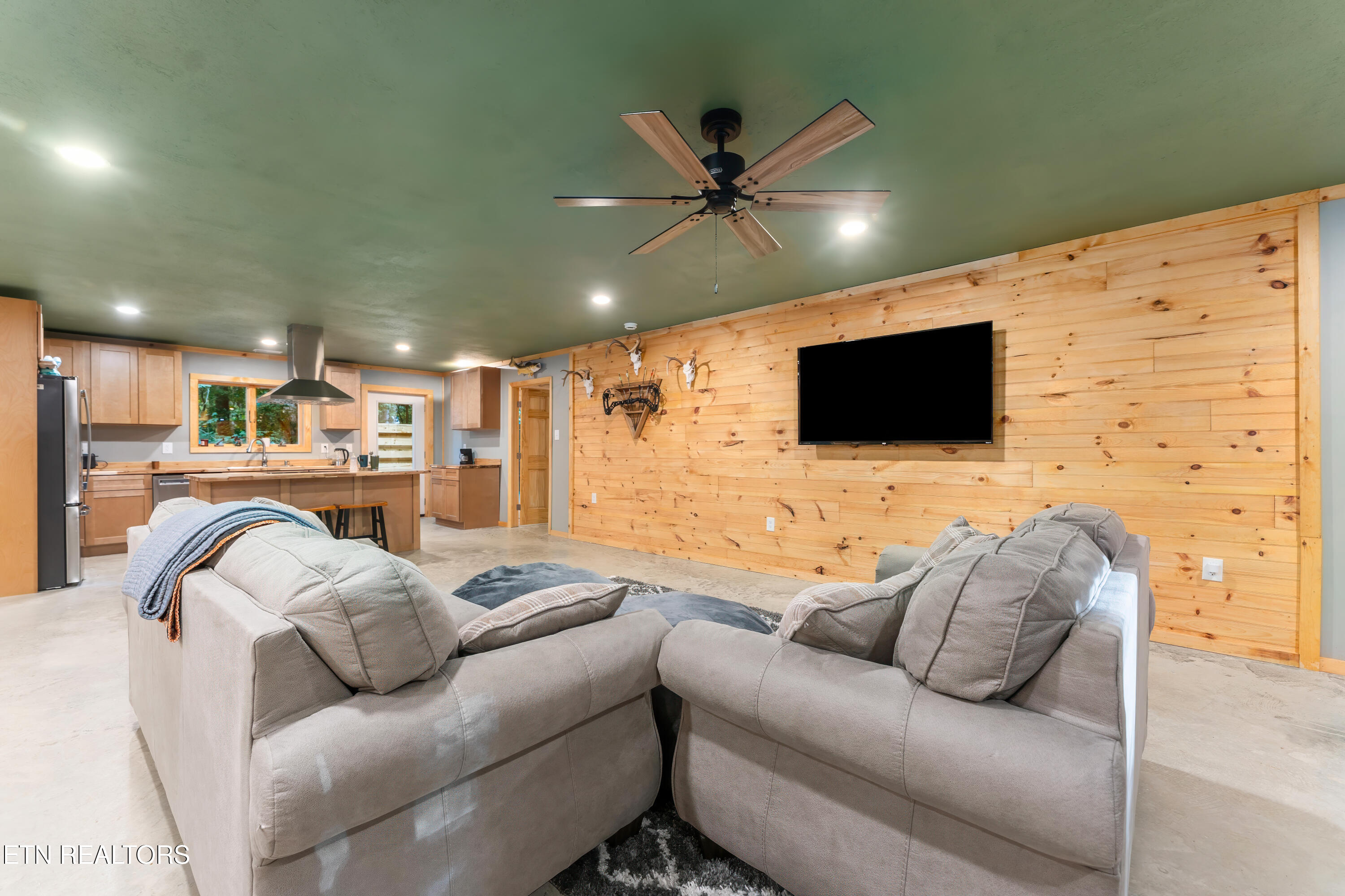 1827 Old Chilhowee Loop Seymour TN 37865