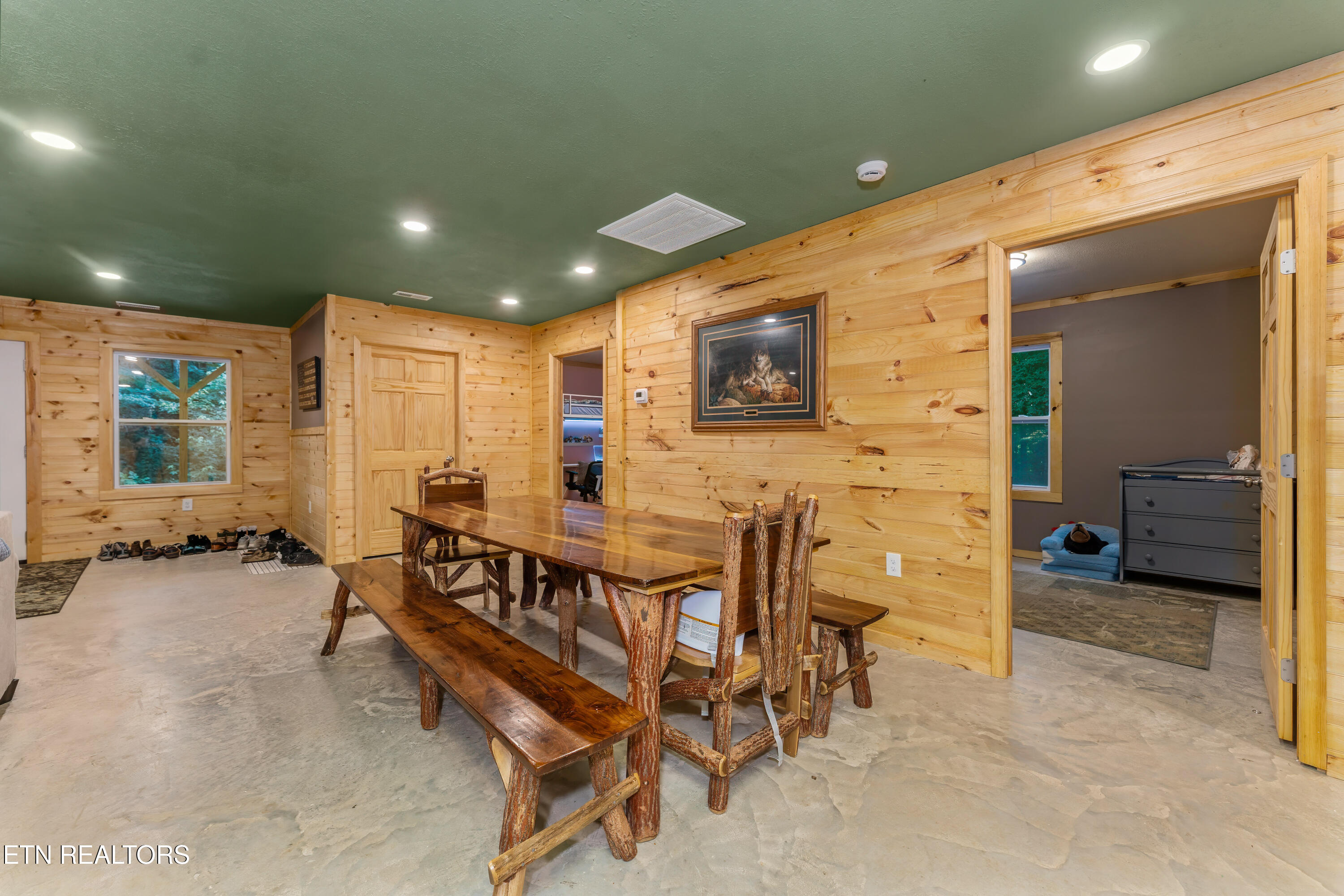 1827 Old Chilhowee Loop Seymour TN 37865