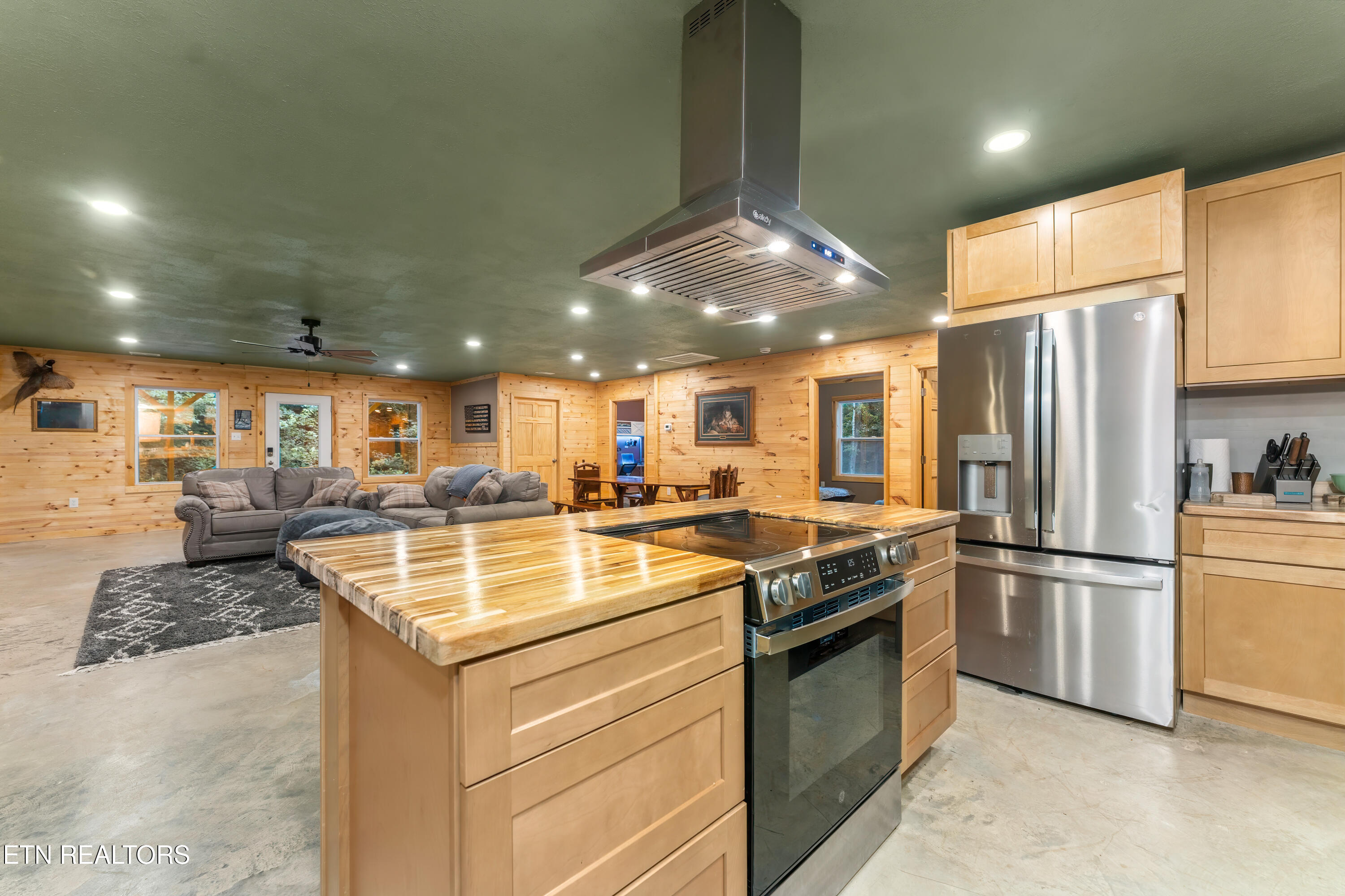 1827 Old Chilhowee Loop Seymour TN 37865