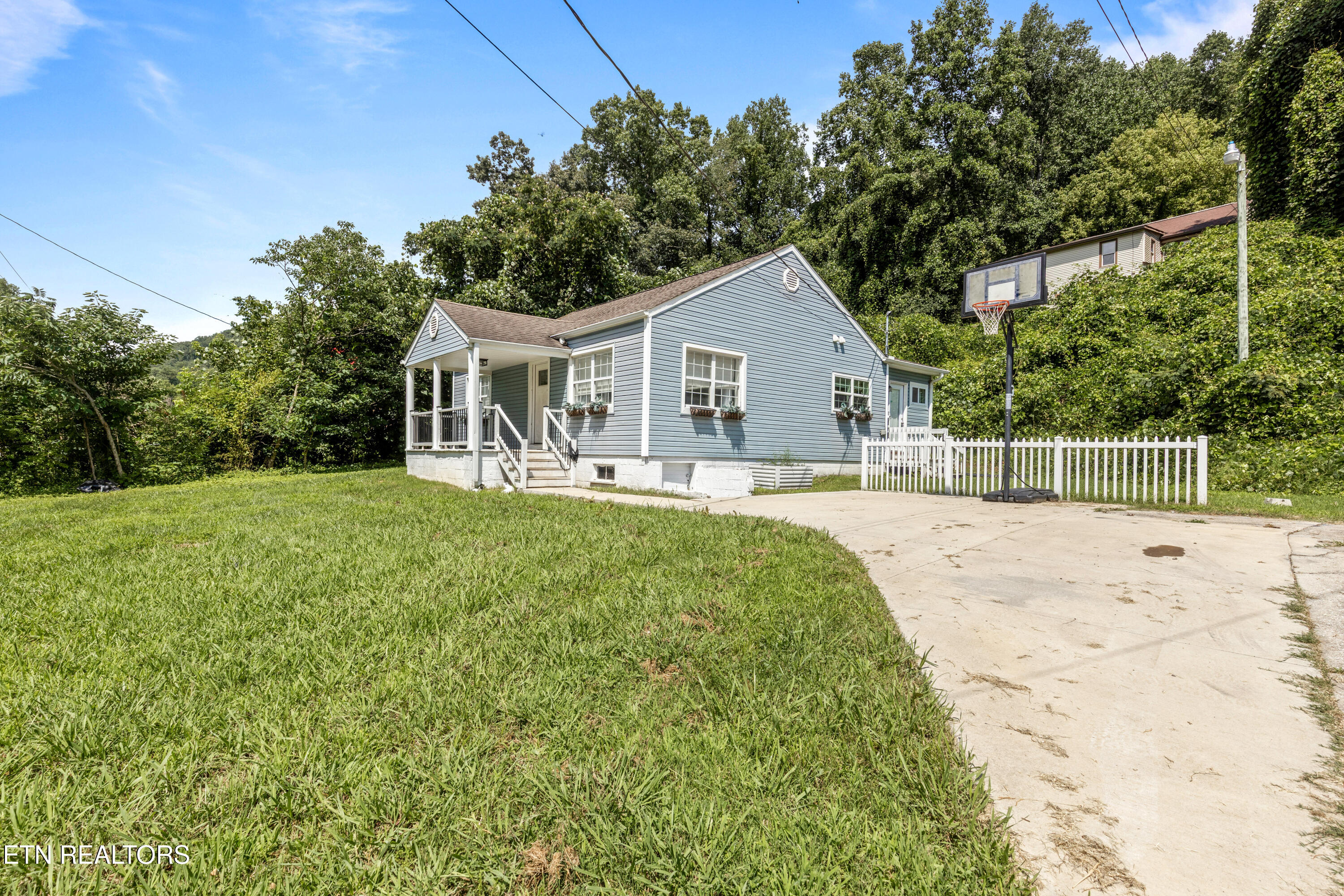 632 W Tri County Boulevard Oliver Springs TN 37840