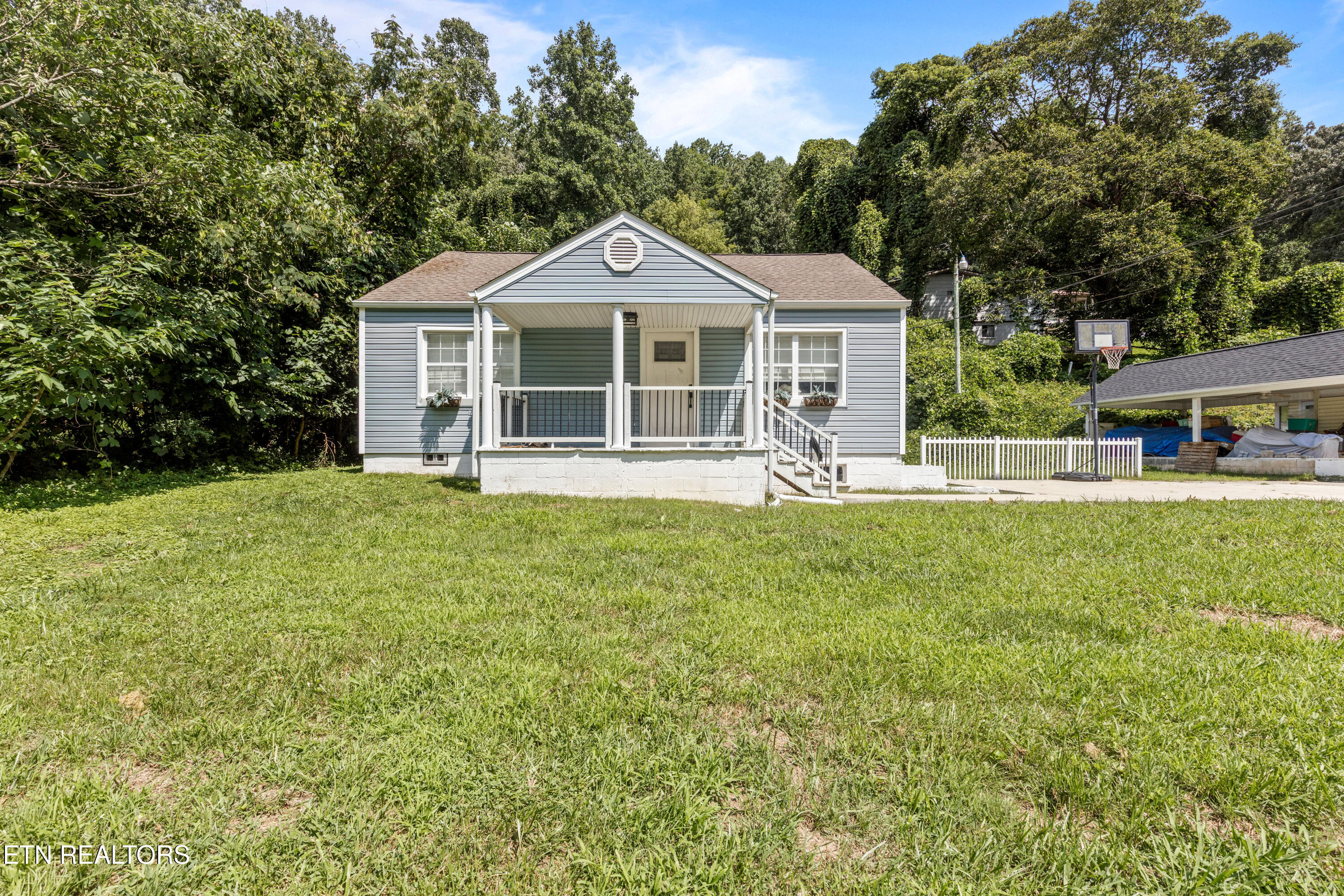 632 W Tri County Boulevard Oliver Springs TN 37840