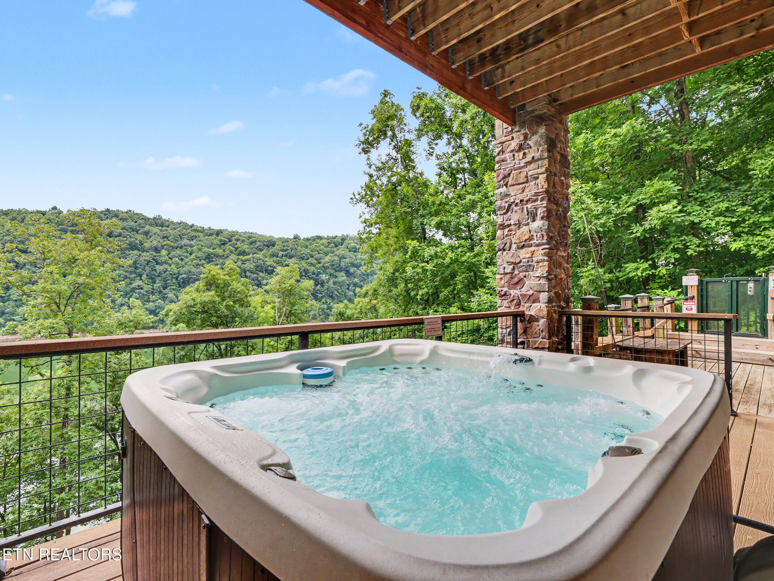 836 & 835 Jacks Bluff Road New Tazewell TN 37825