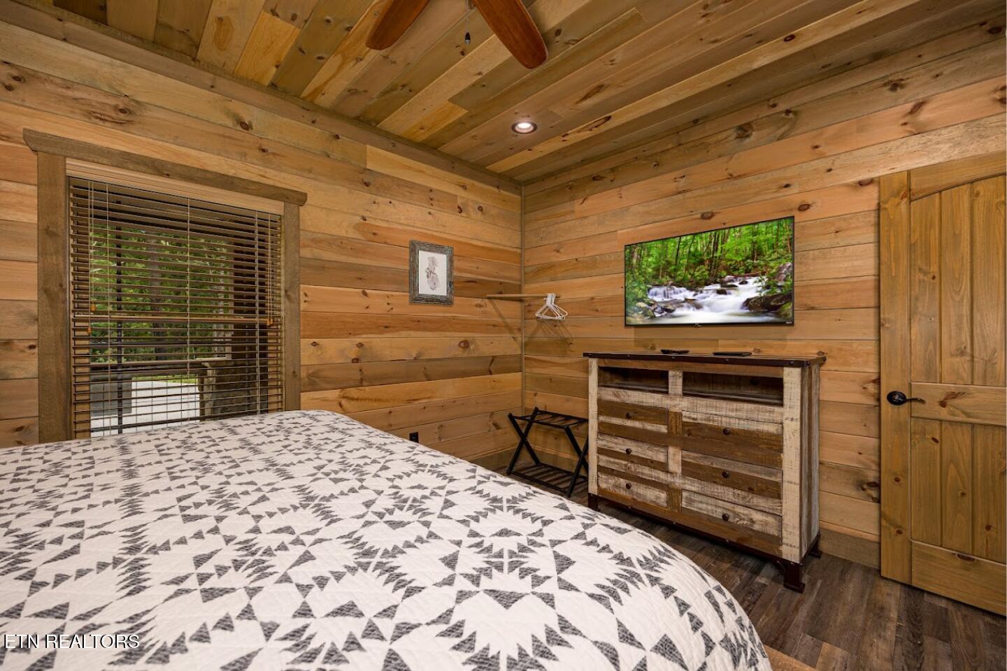 2520 Mountain Holly Way Sevierville TN 37862