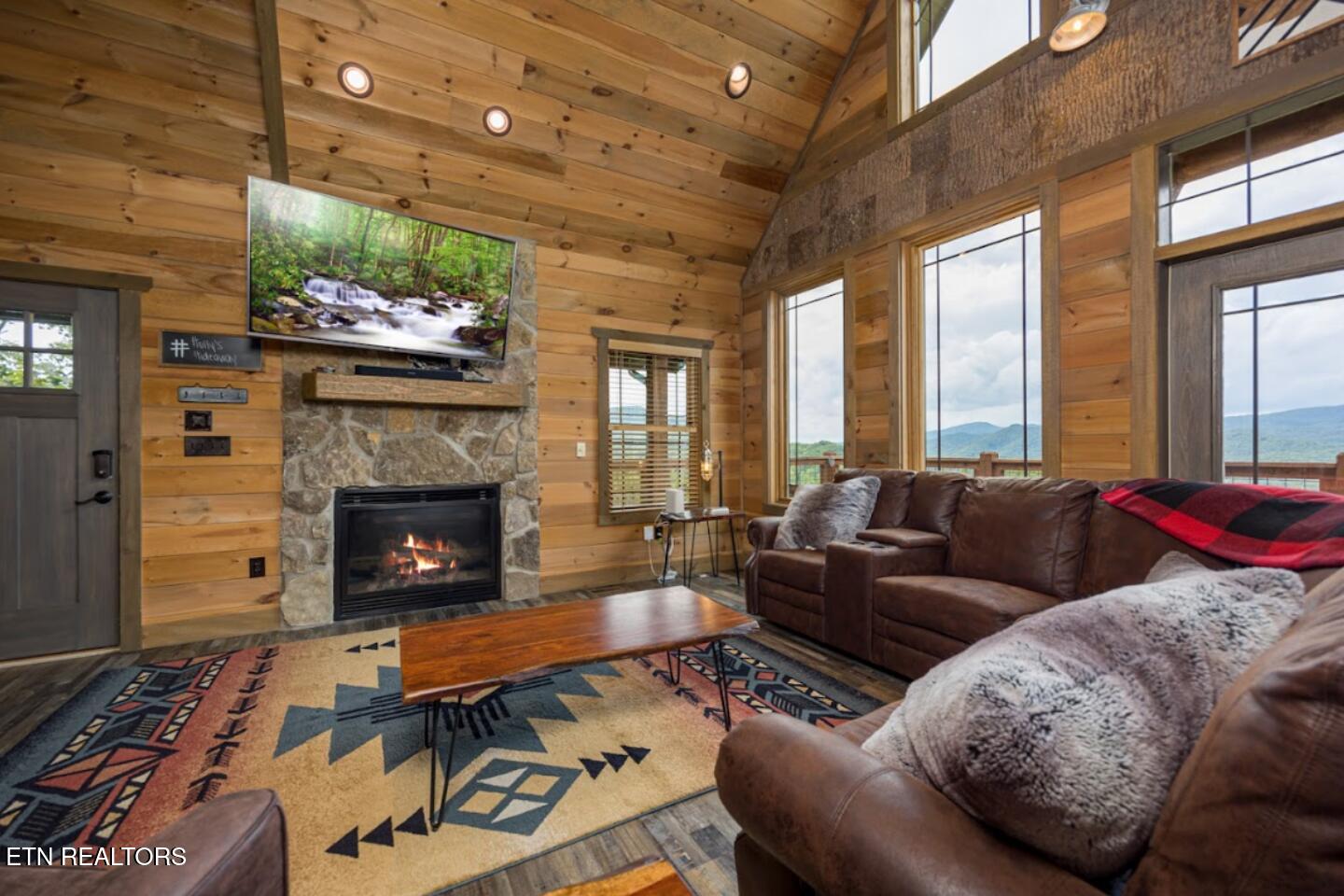 2520 Mountain Holly Way Sevierville TN 37862