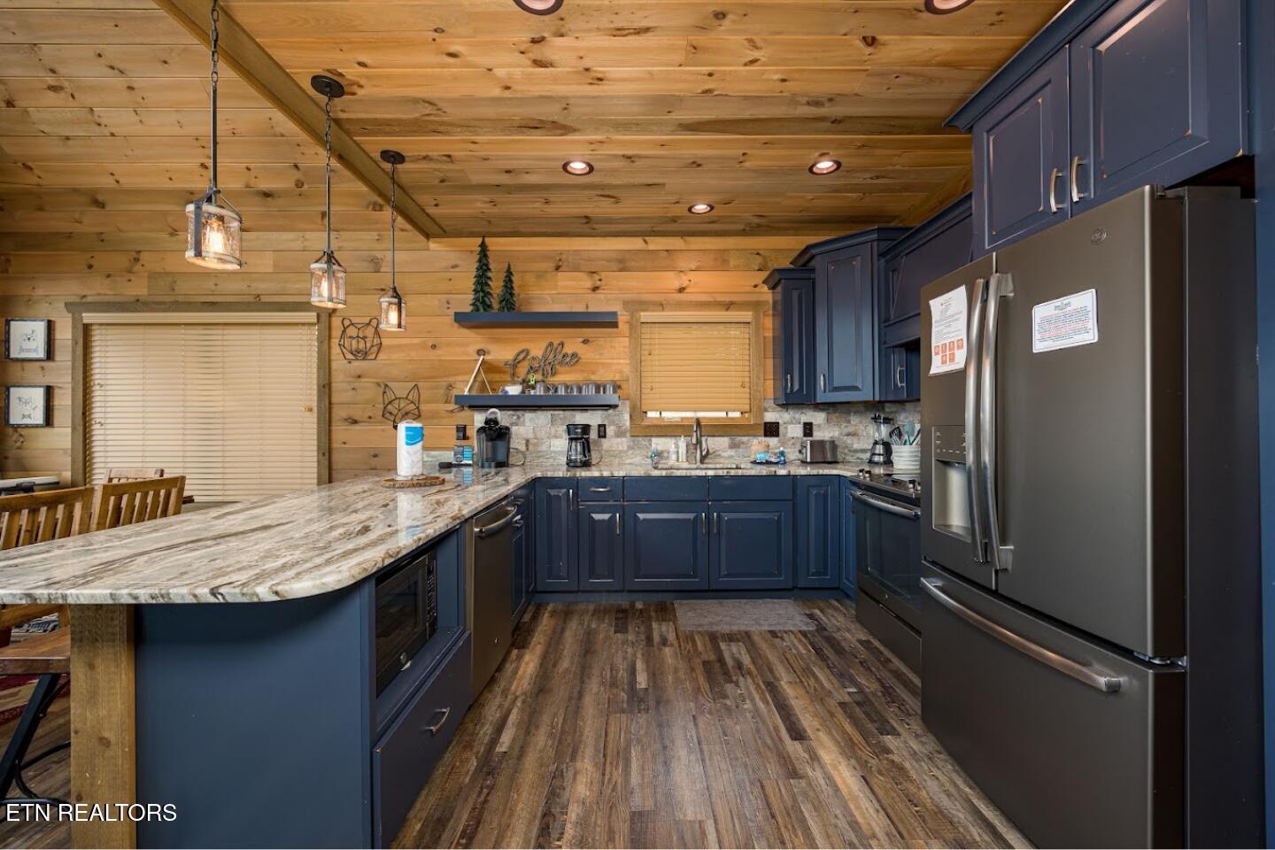 2520 Mountain Holly Way Sevierville TN 37862