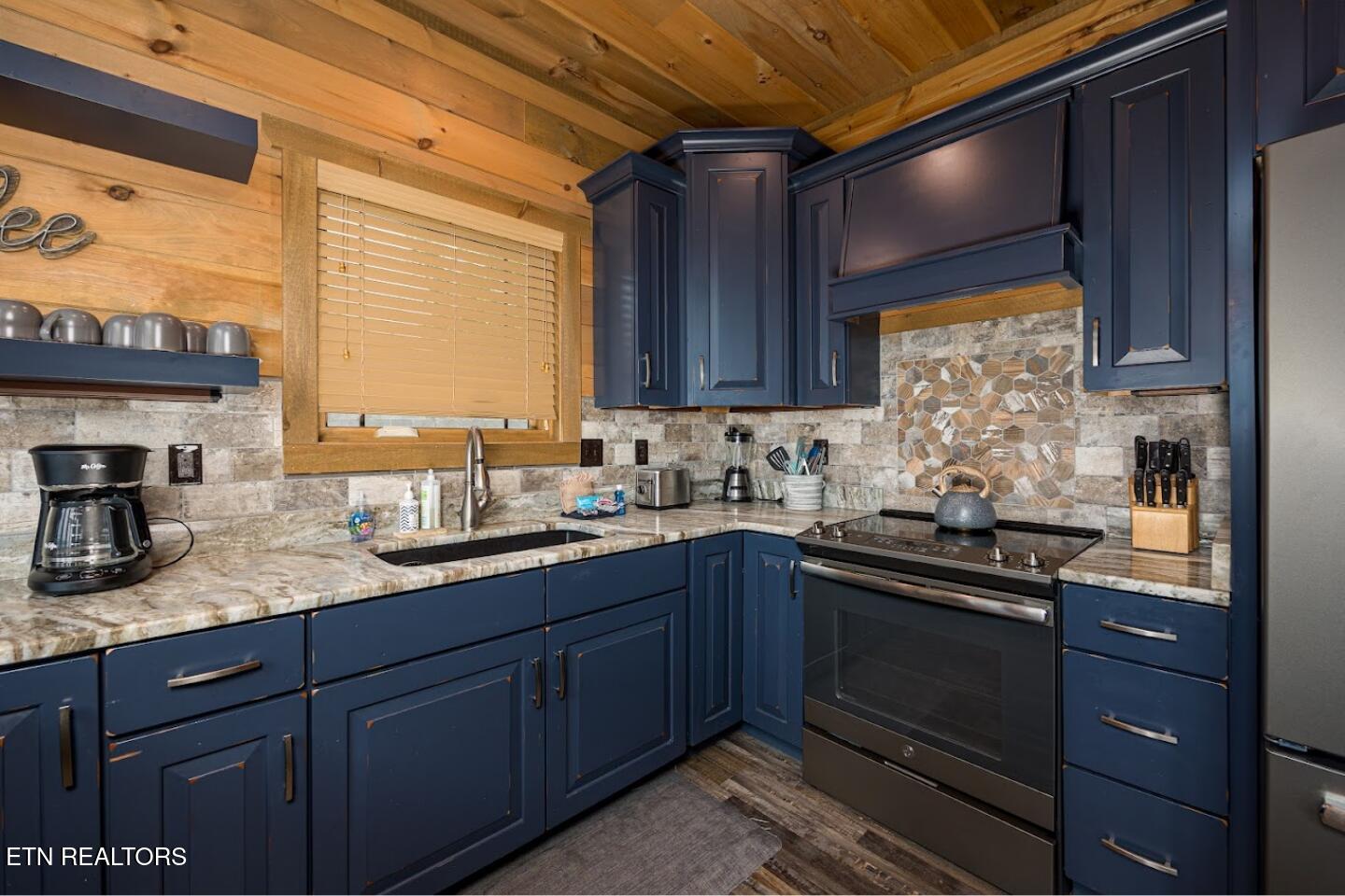 2520 Mountain Holly Way Sevierville TN 37862