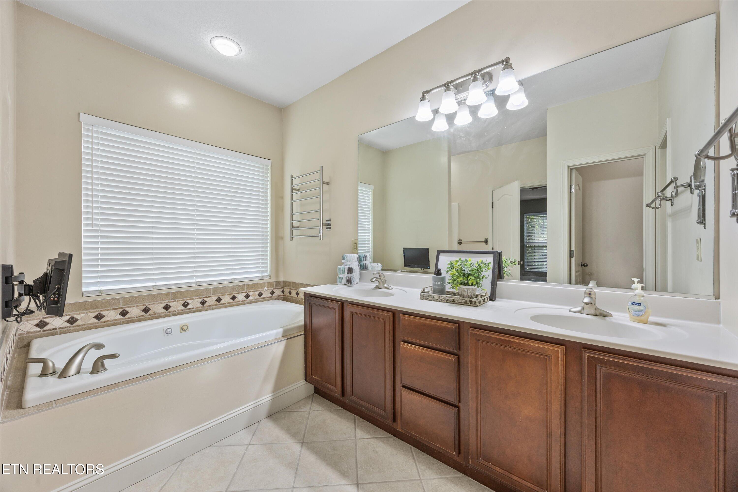 8127 Campbells Point Road Corryton TN 37721