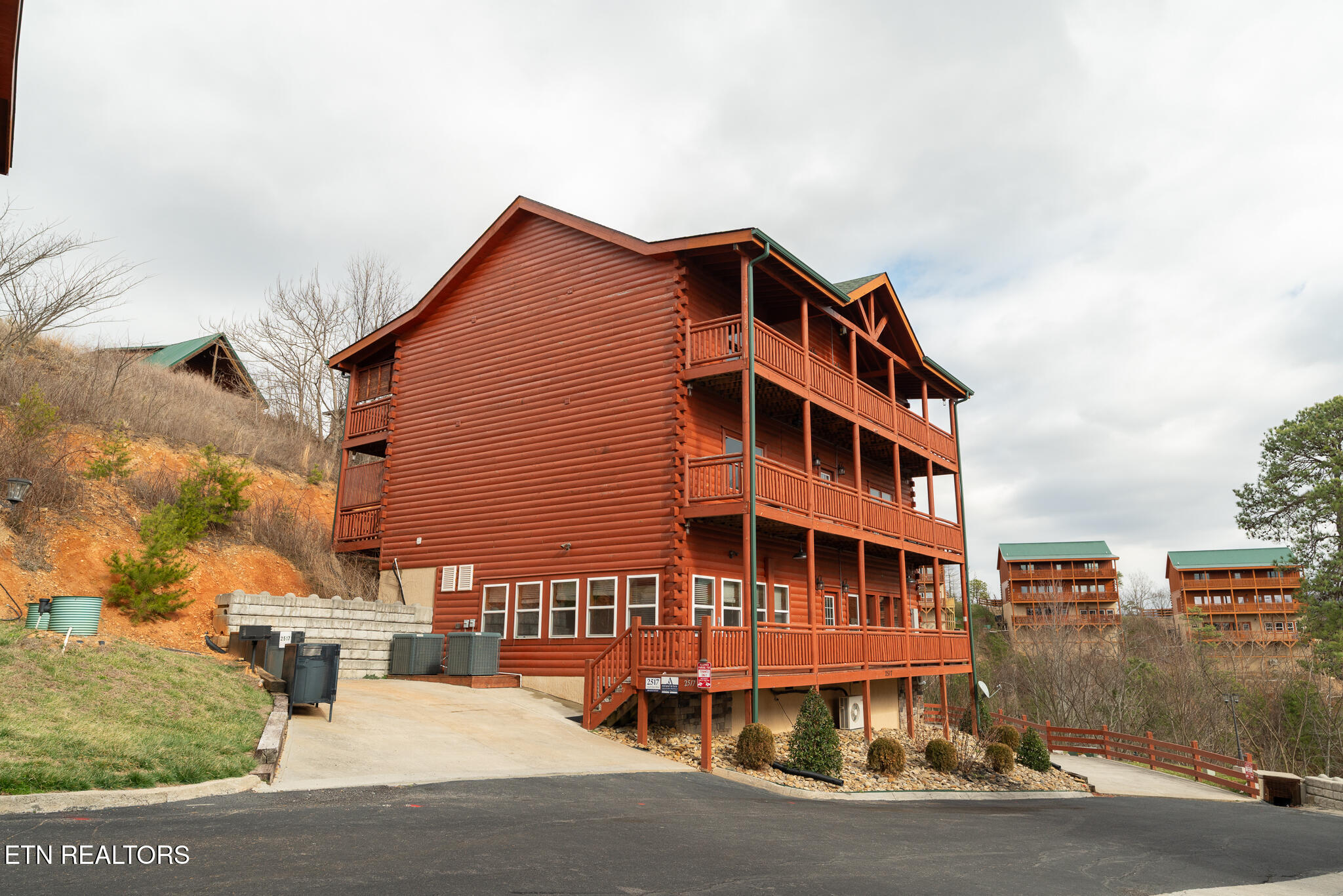 2517 Laurel Point Way Sevierville TN 37862