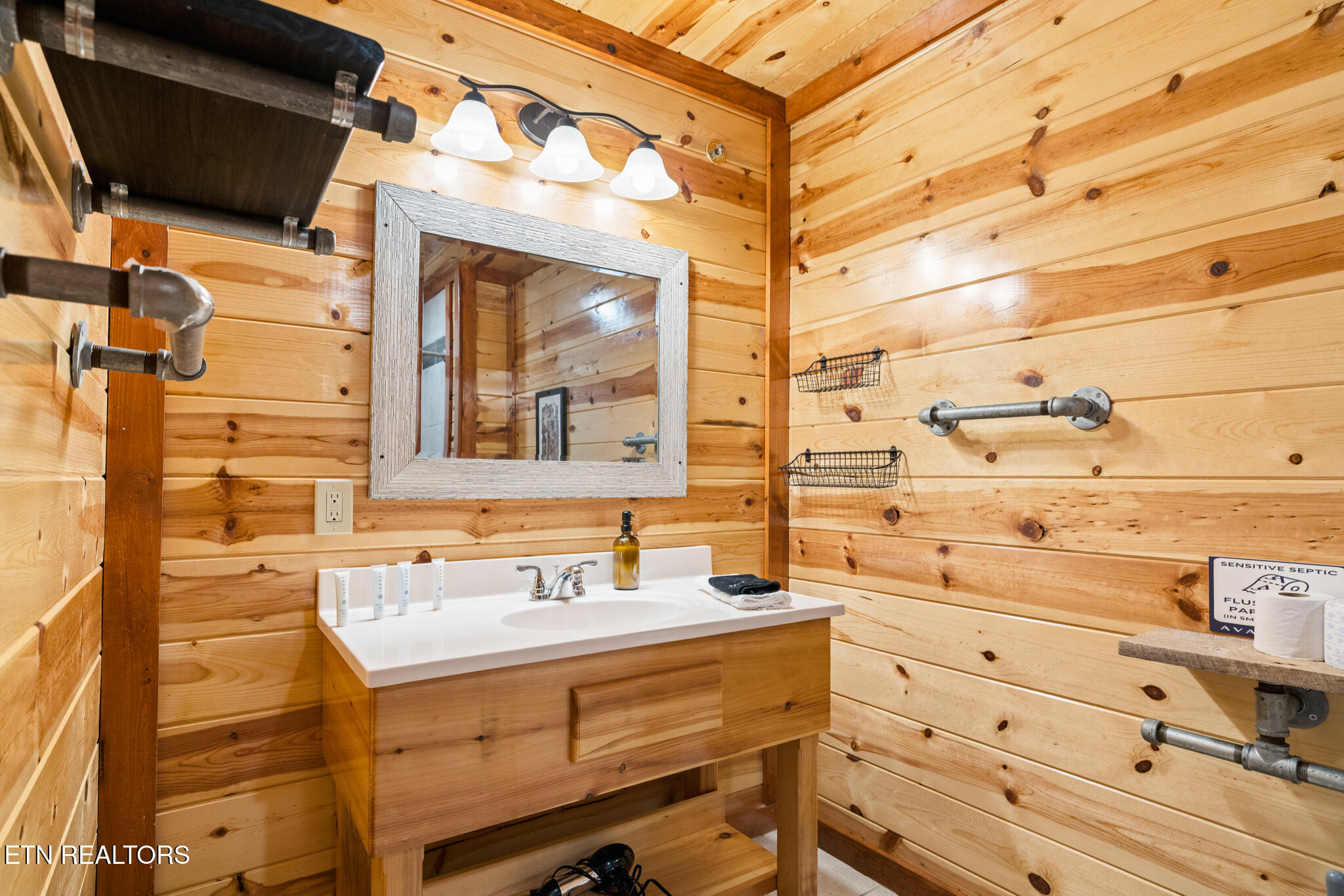 2517 Laurel Point Way Sevierville TN 37862