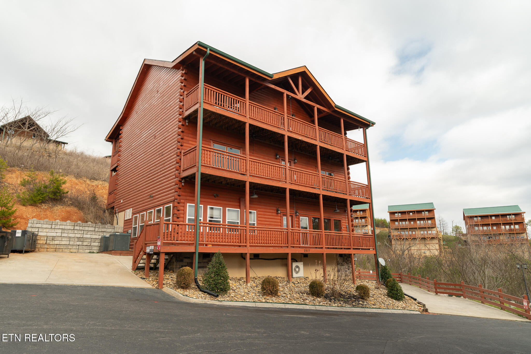 2517 Laurel Point Way Sevierville TN 37862