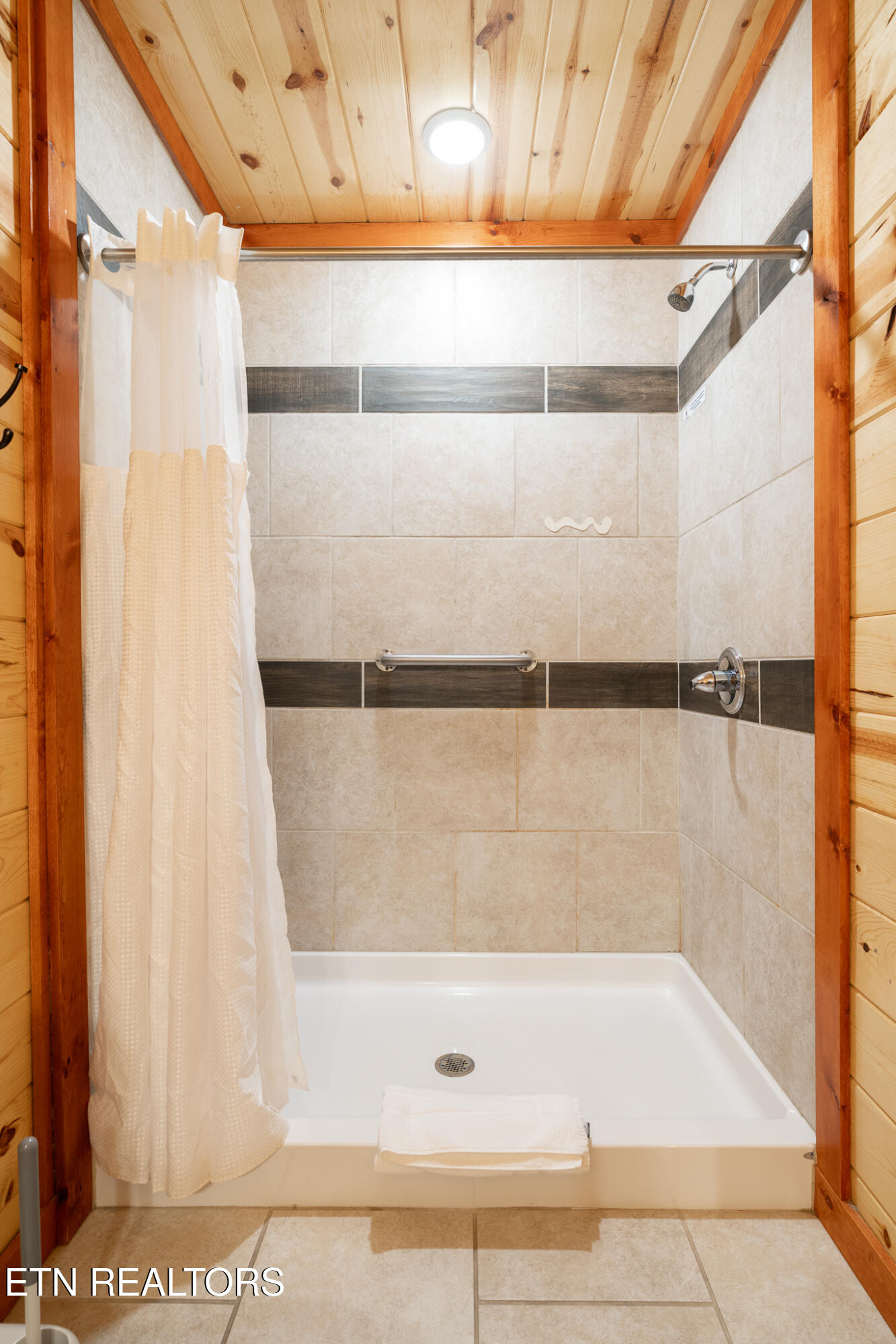 2517 Laurel Point Way Sevierville TN 37862