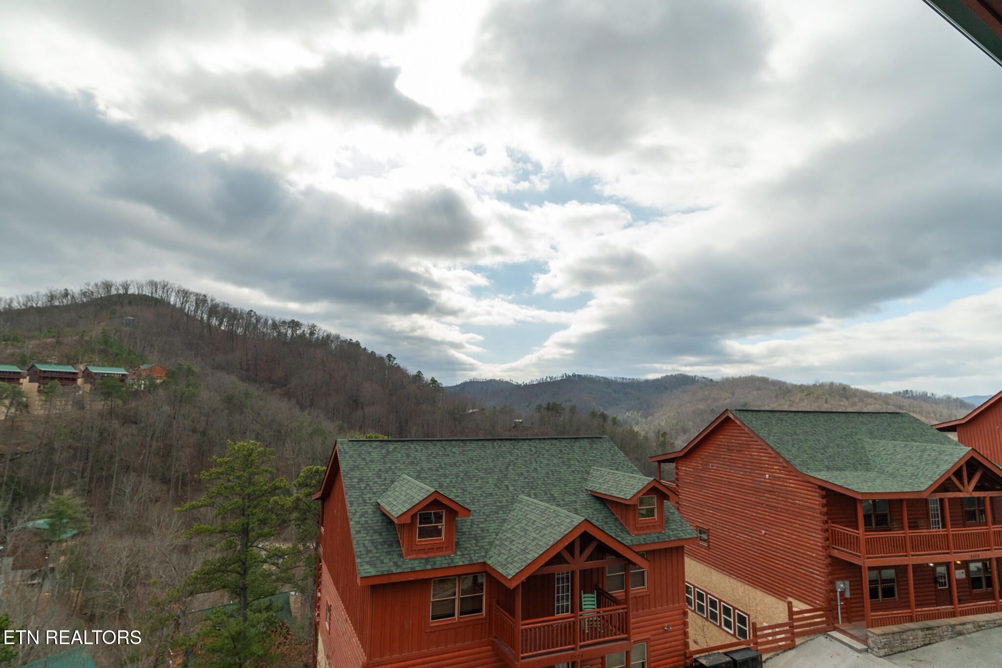 2517 Laurel Point Way Sevierville TN 37862