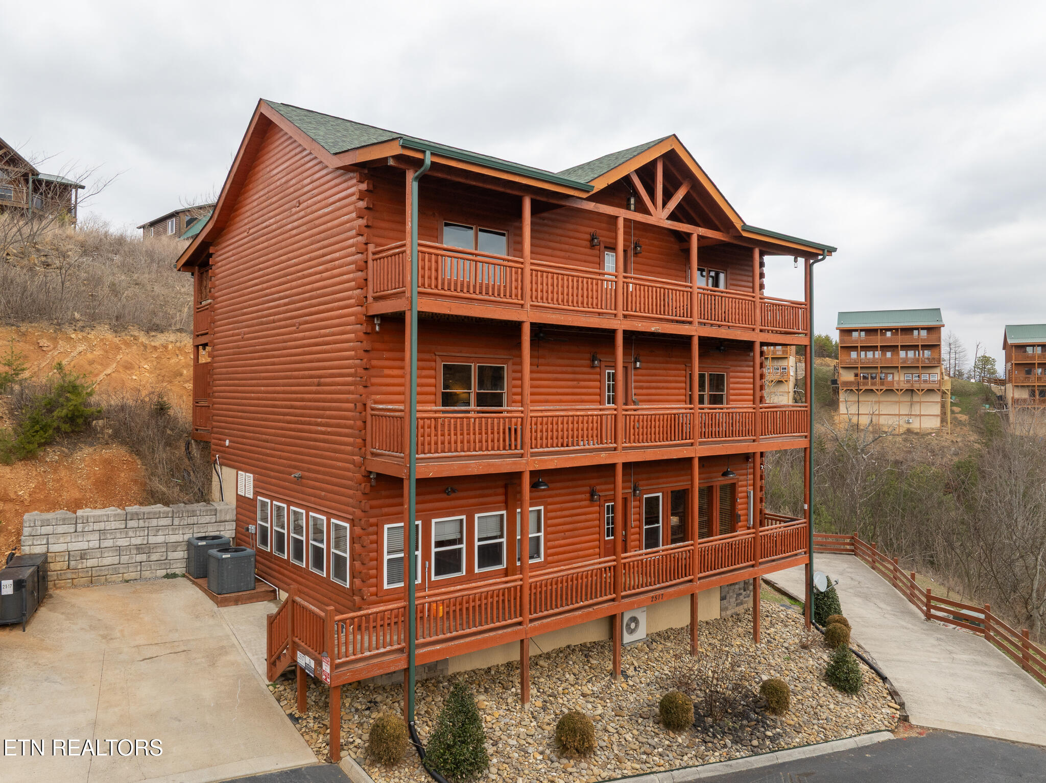 2517 Laurel Point Way Sevierville TN 37862