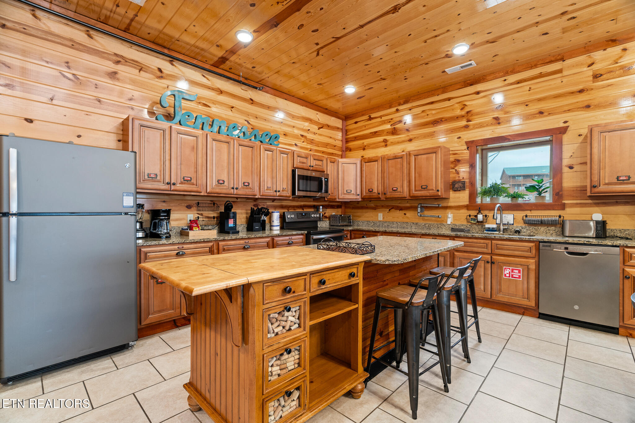 2517 Laurel Point Way Sevierville TN 37862