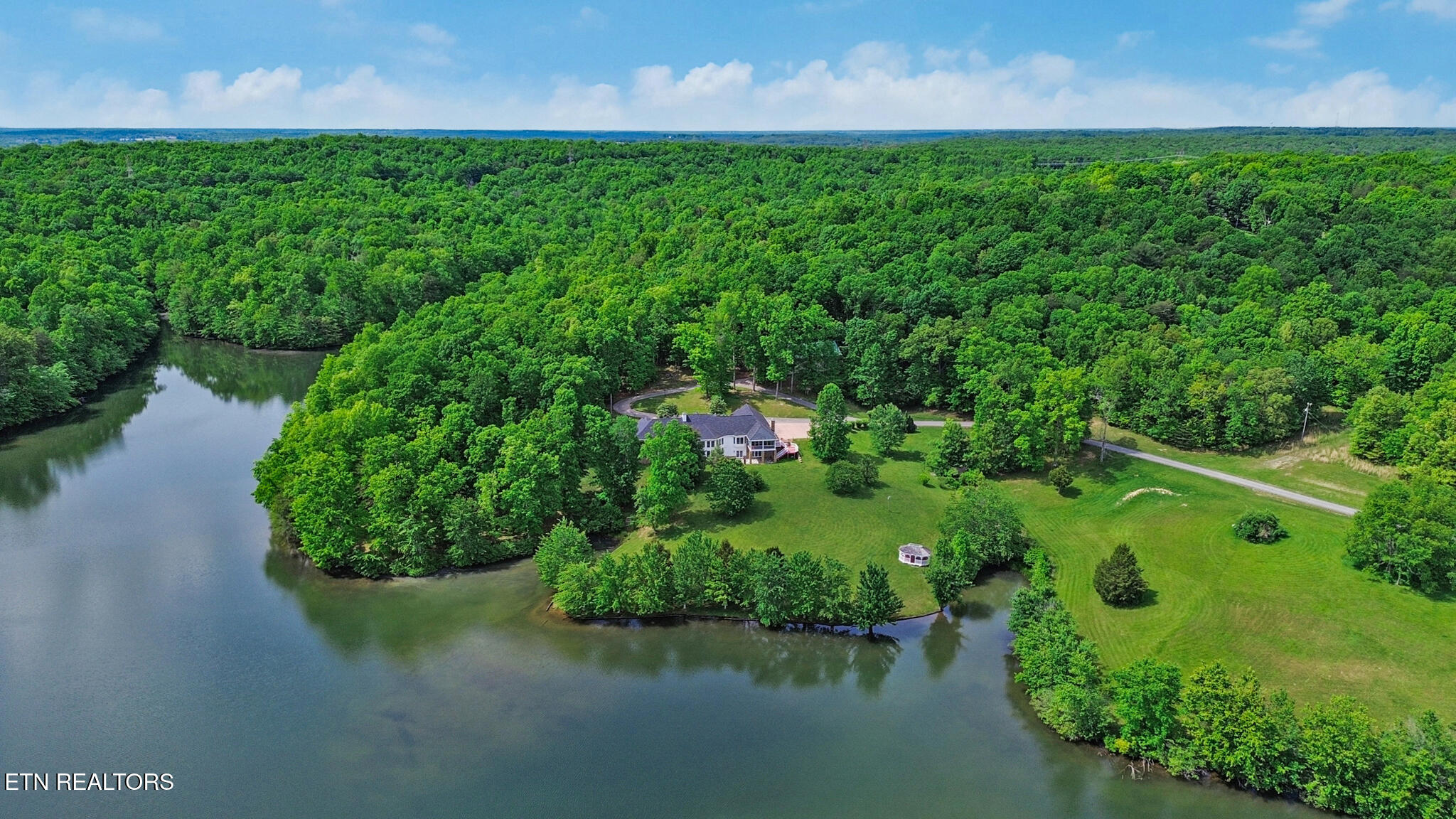 310 Old Stagecoach Place Crossville TN 38571