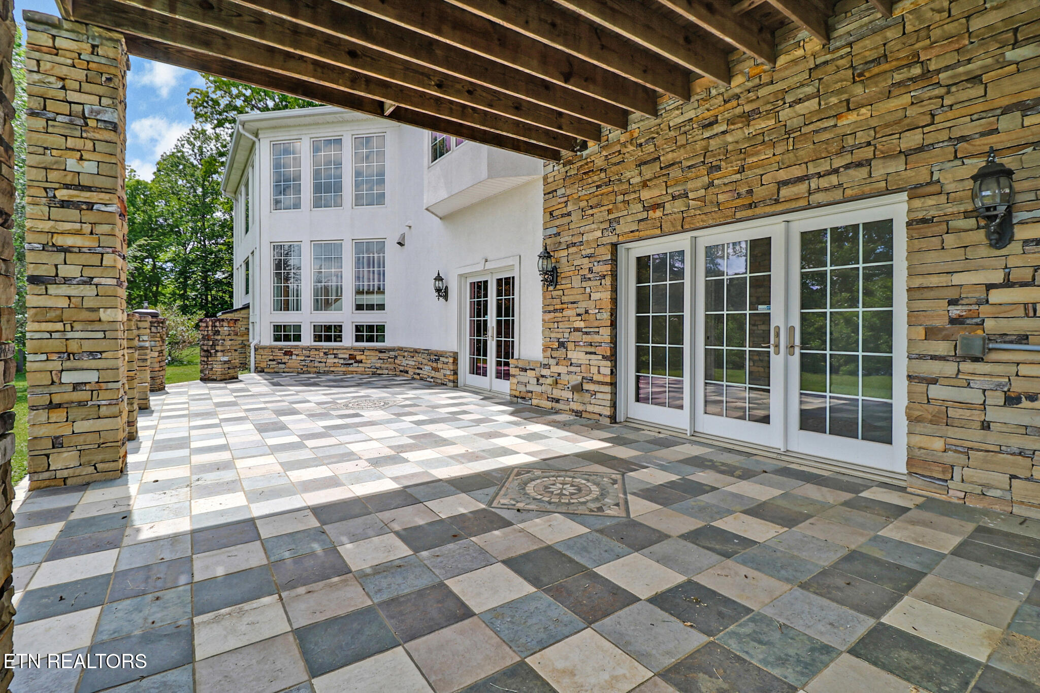 310 Old Stagecoach Place Crossville TN 38571