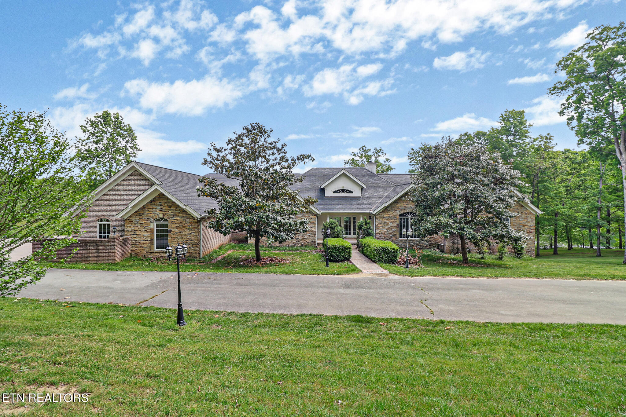 310 Old Stagecoach Place Crossville TN 38571