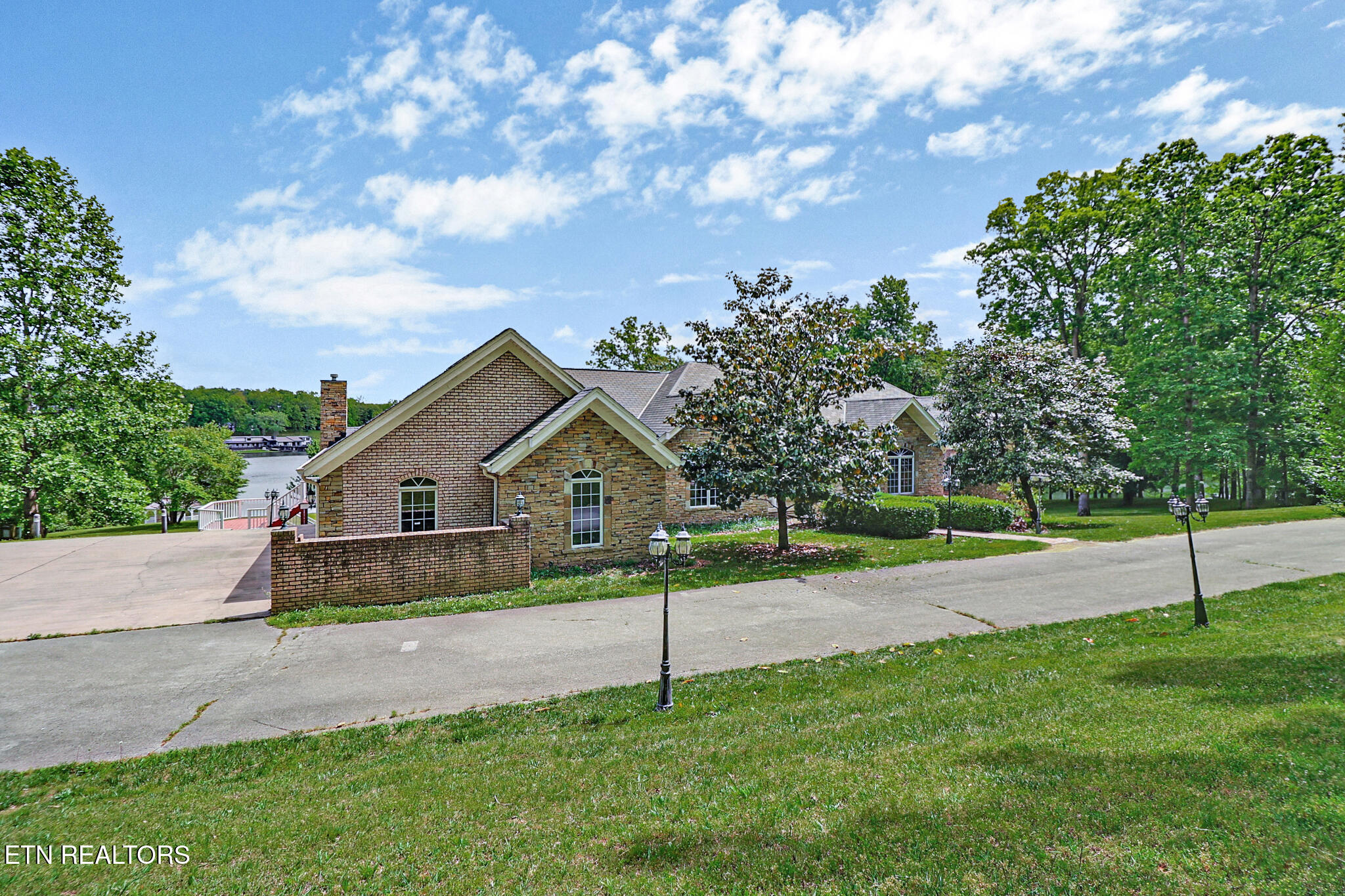 310 Old Stagecoach Place Crossville TN 38571