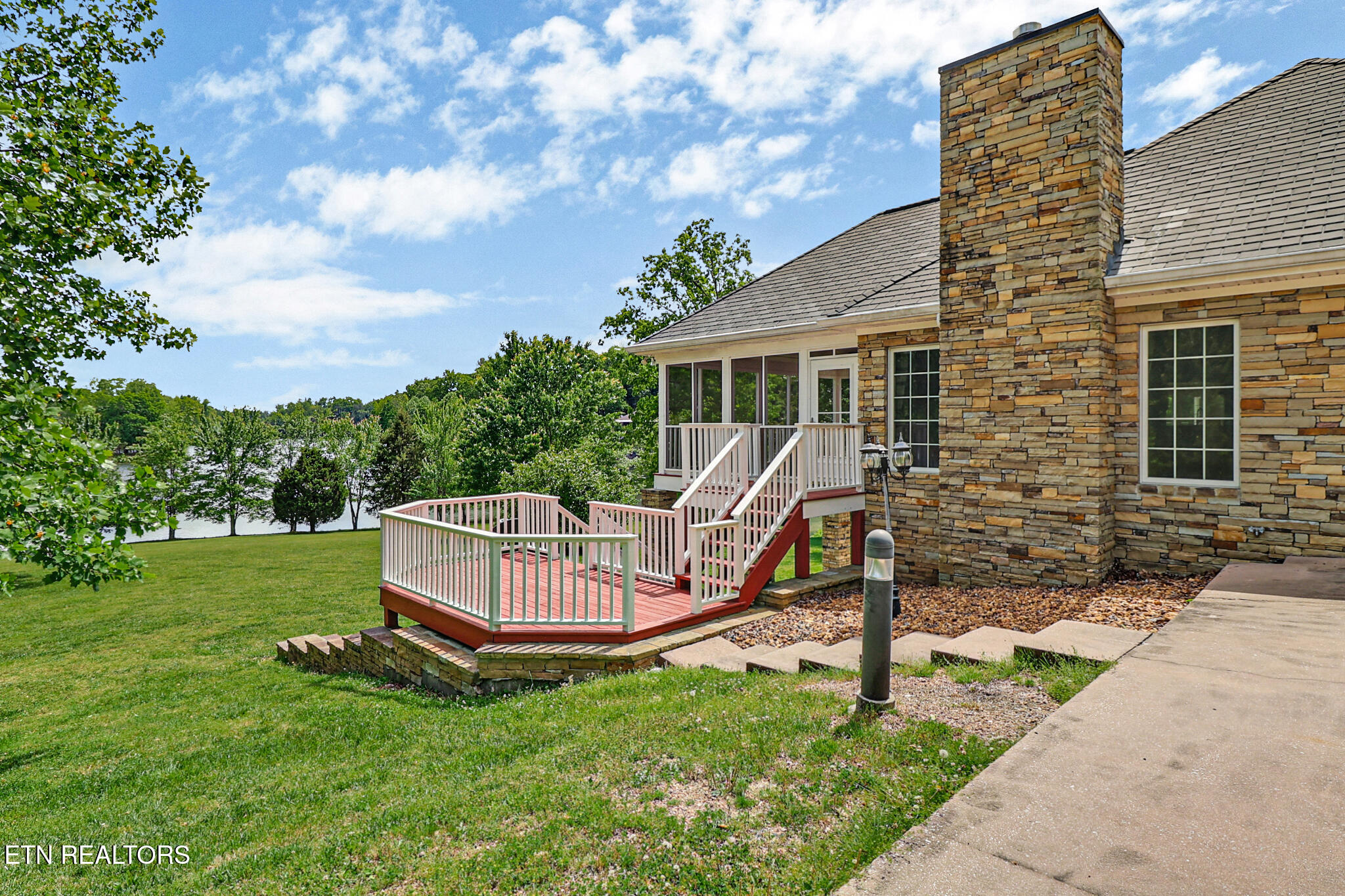 310 Old Stagecoach Place Crossville TN 38571