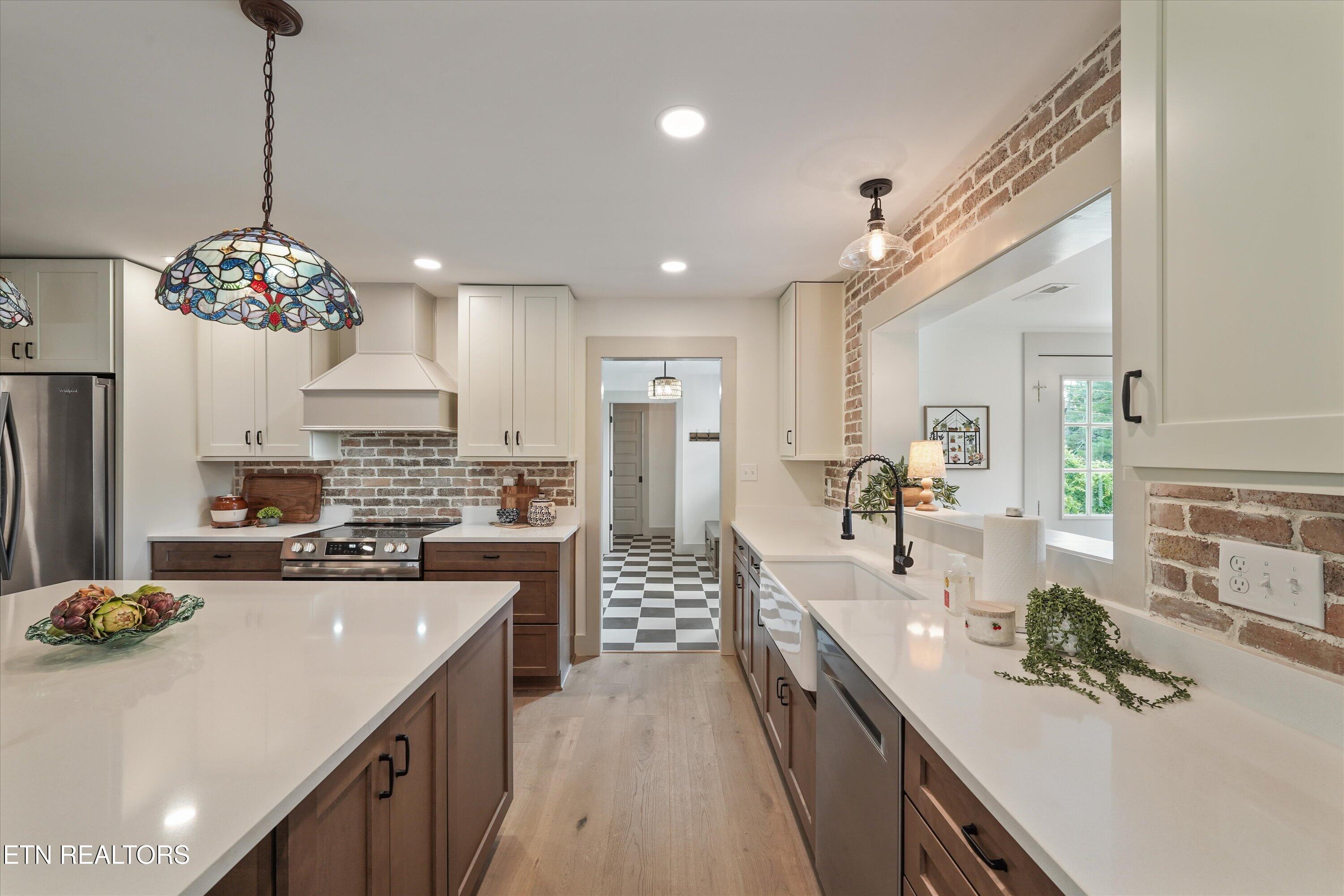 4916 W Beaver Creek Drive Powell TN 37849