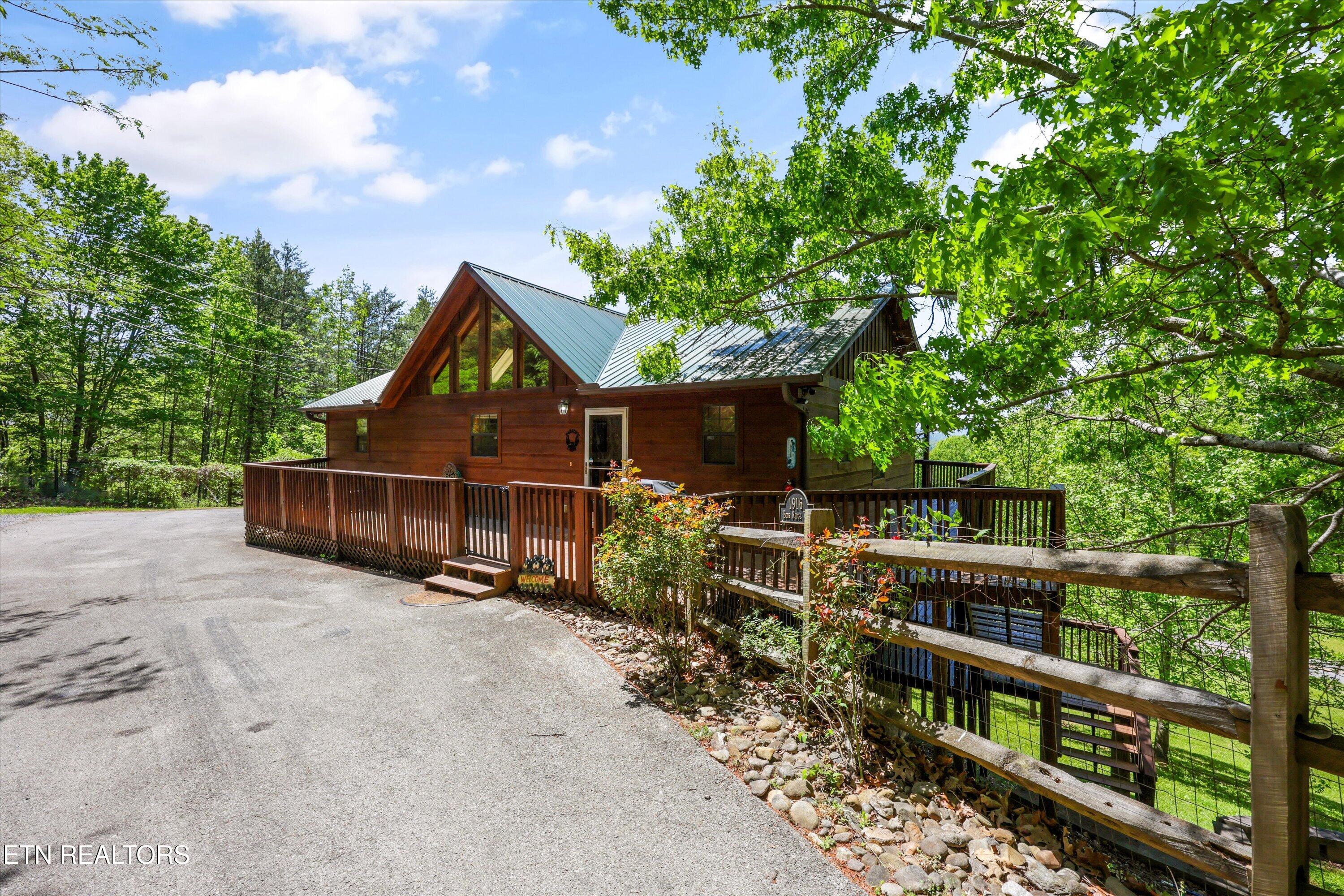1916 Buds Ridge Way Sevierville TN 37862