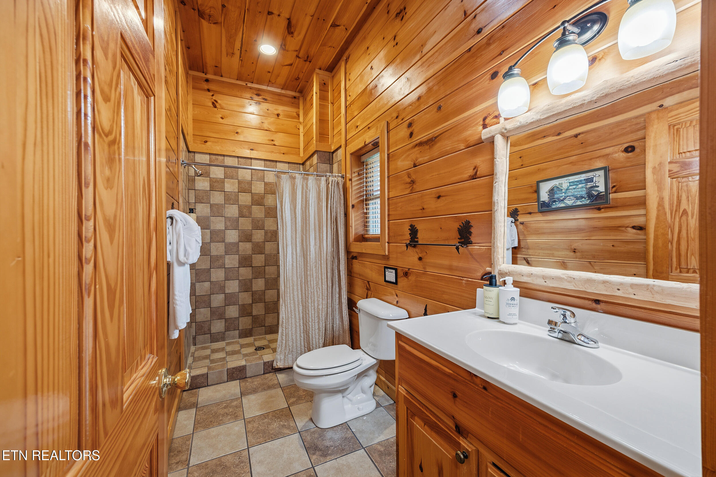 4420 Shangrila Way Sevierville TN 37876