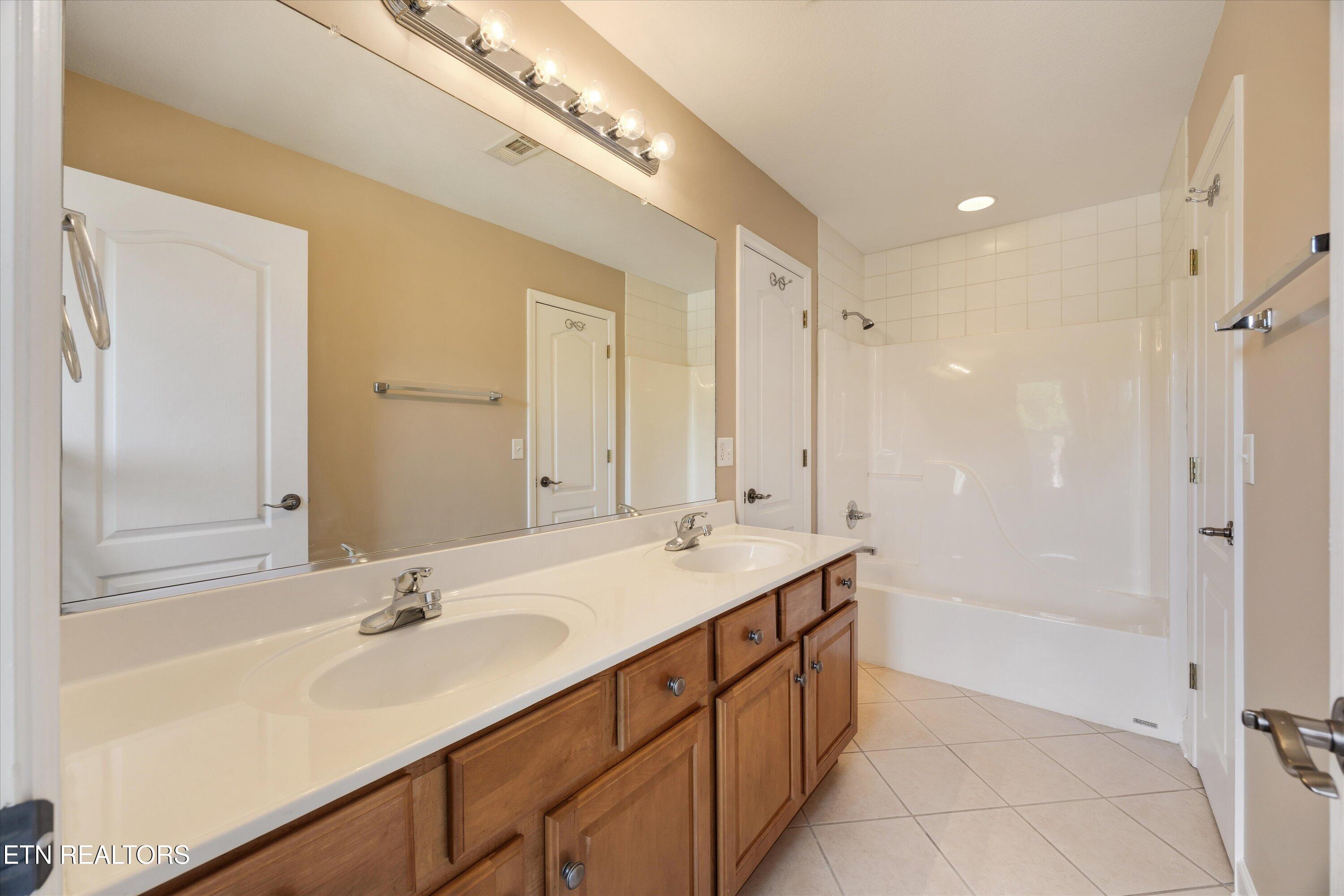1117 Amber Glades Lane Knoxville TN 37922