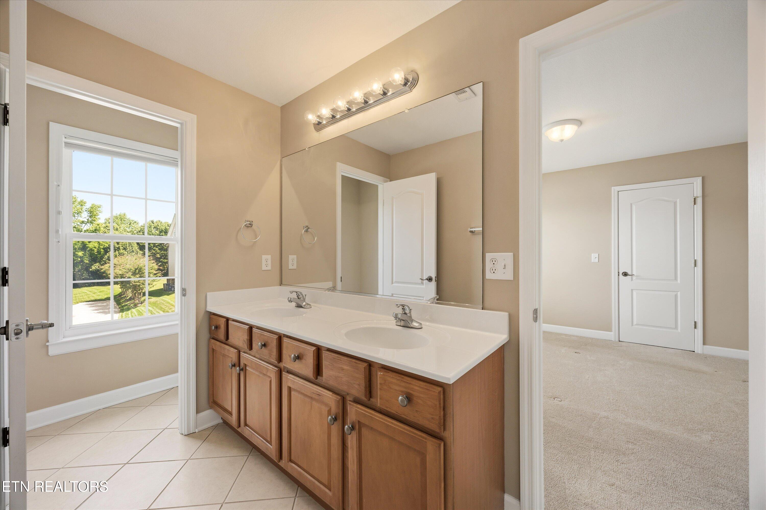 1117 Amber Glades Lane Knoxville TN 37922