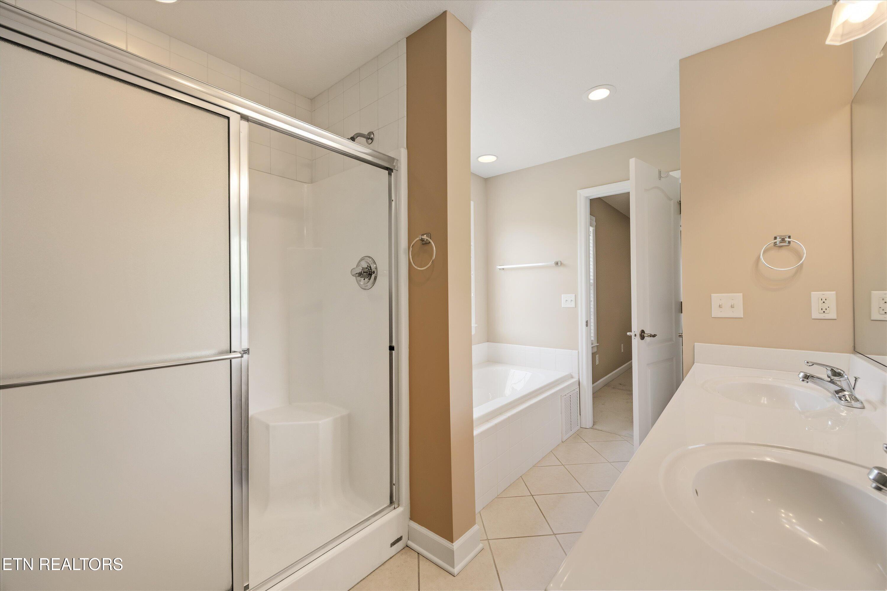 1117 Amber Glades Lane Knoxville TN 37922
