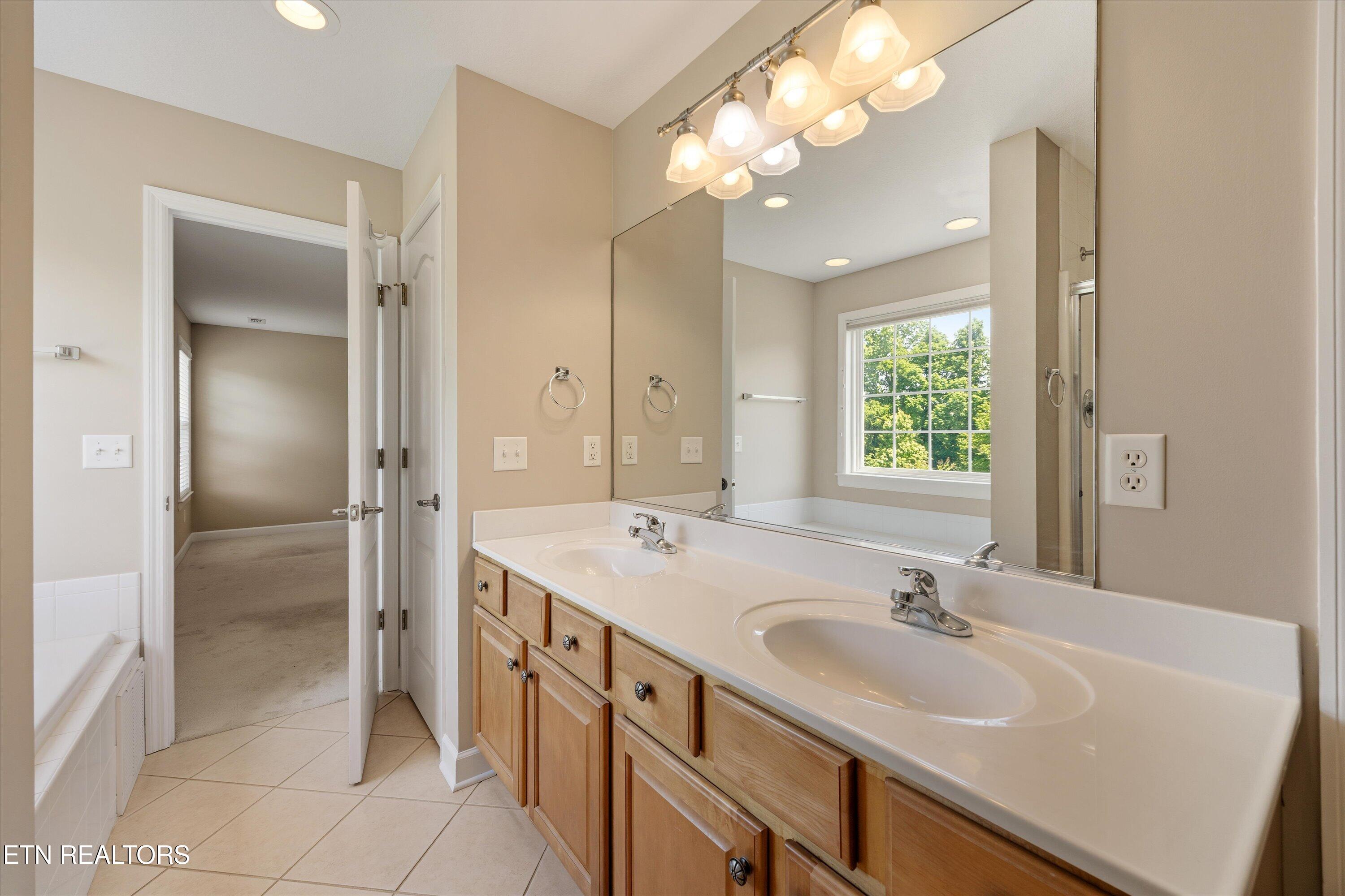1117 Amber Glades Lane Knoxville TN 37922