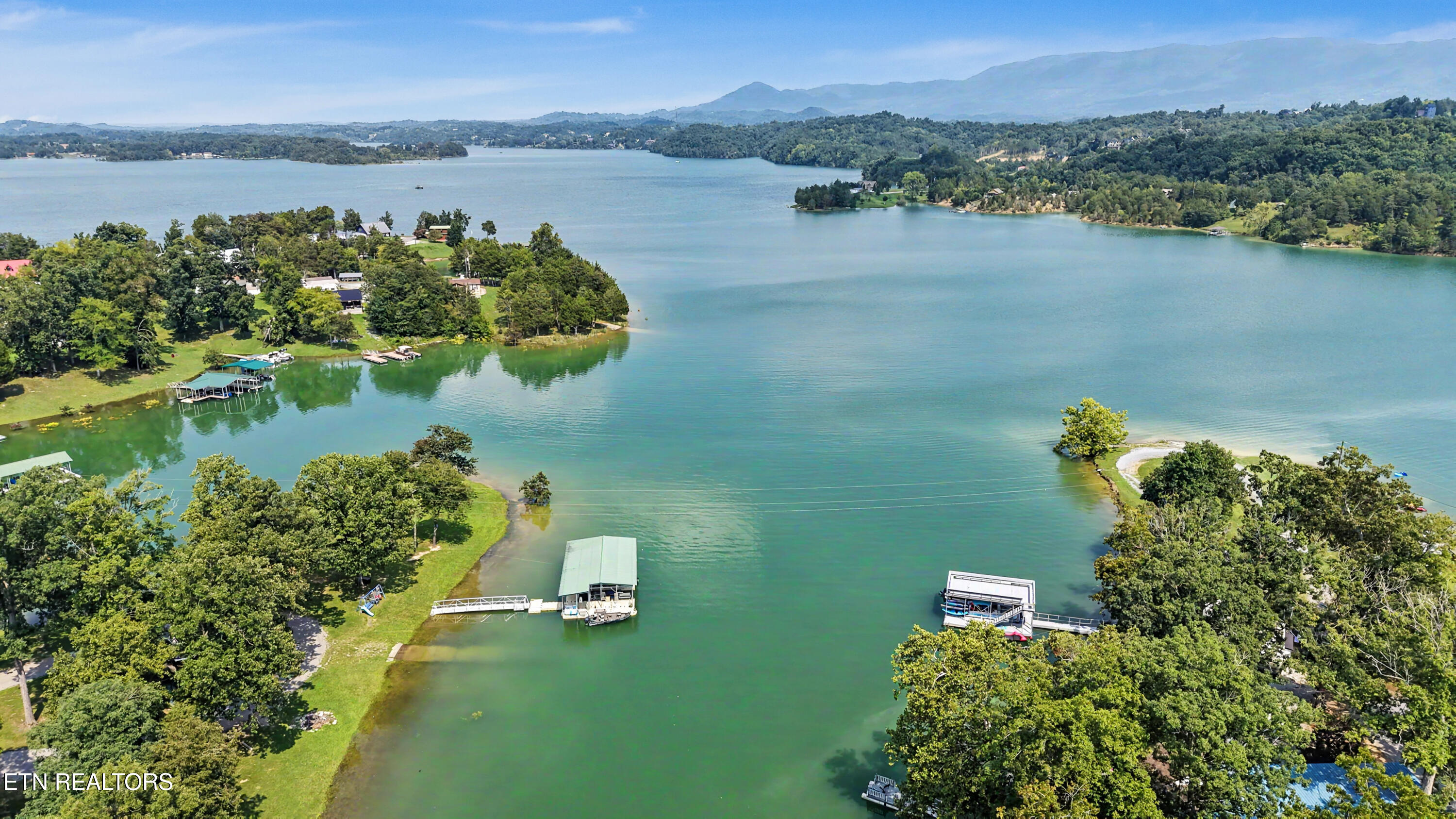 1226 Fishermans Way Sevierville TN 37876