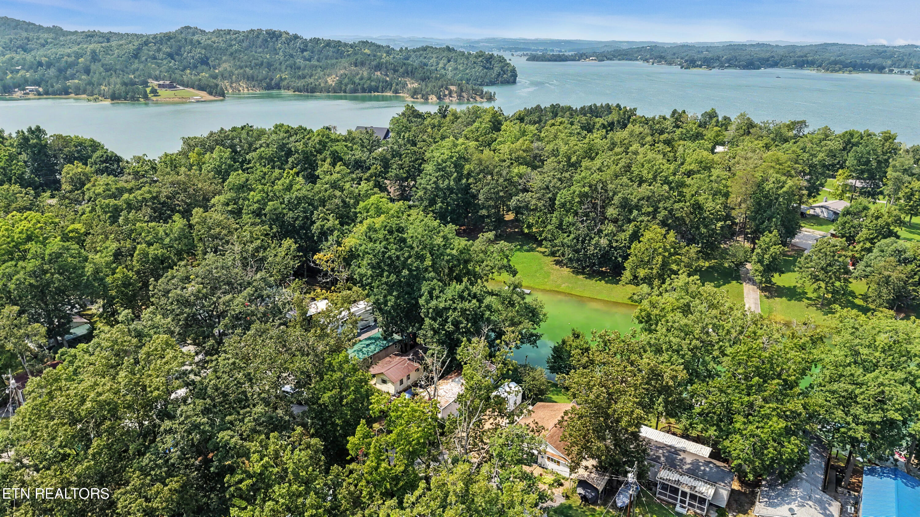 1226 Fishermans Way Sevierville TN 37876