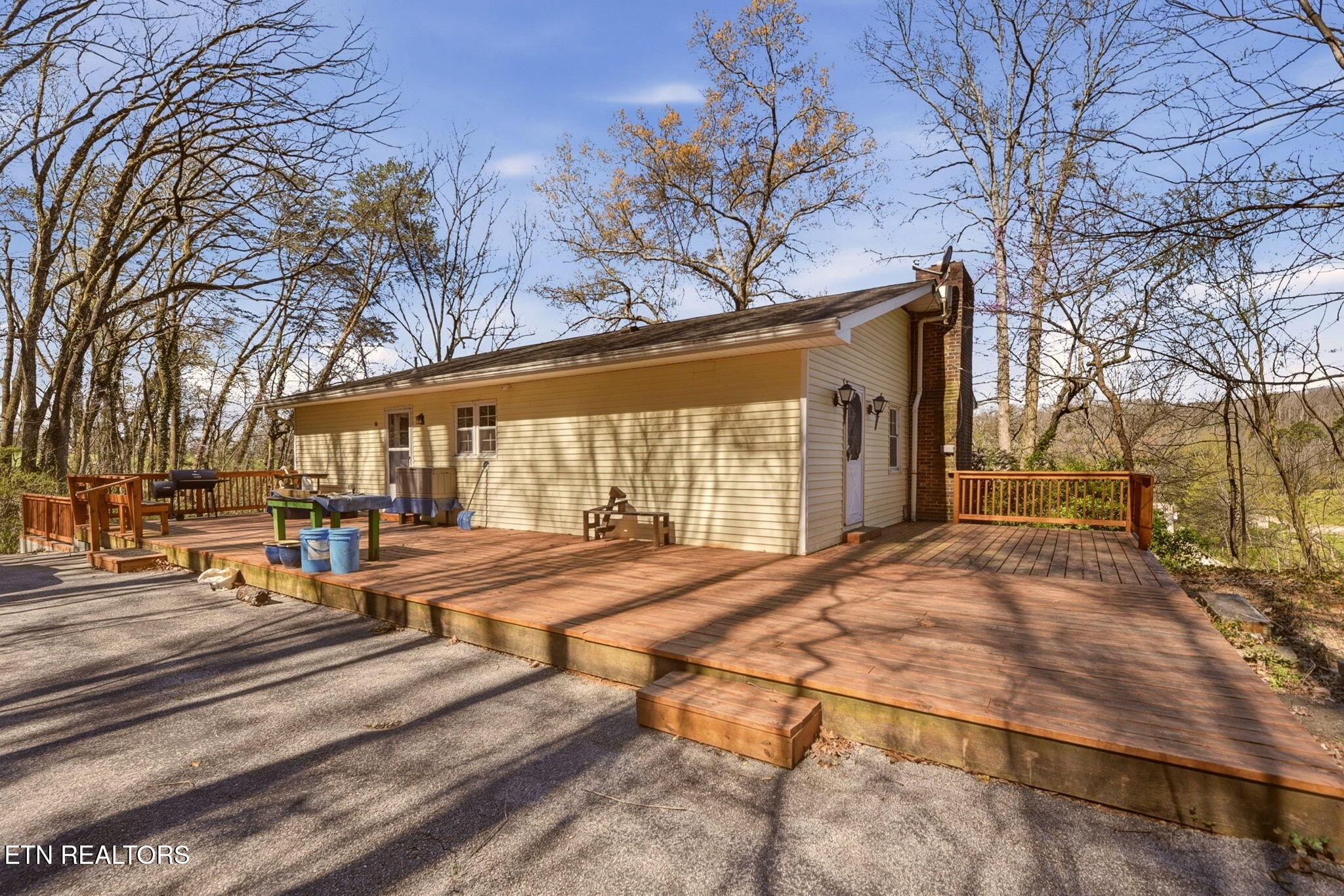 1103 Forest Hill Drive Harriman TN 37748