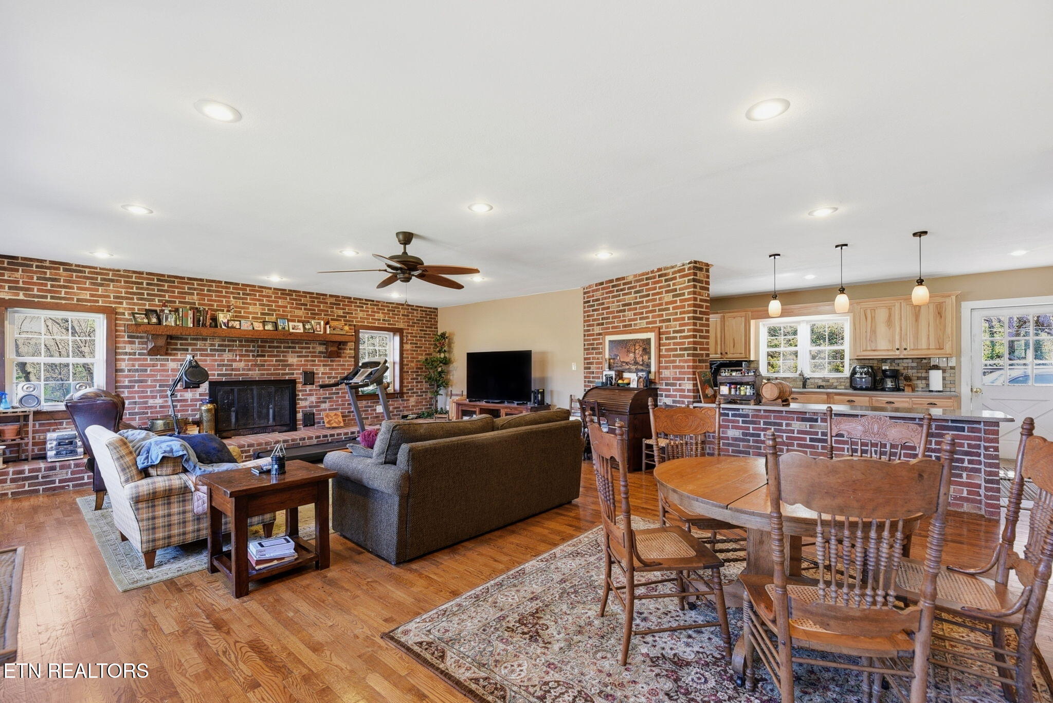 1103 Forest Hill Drive Harriman TN 37748