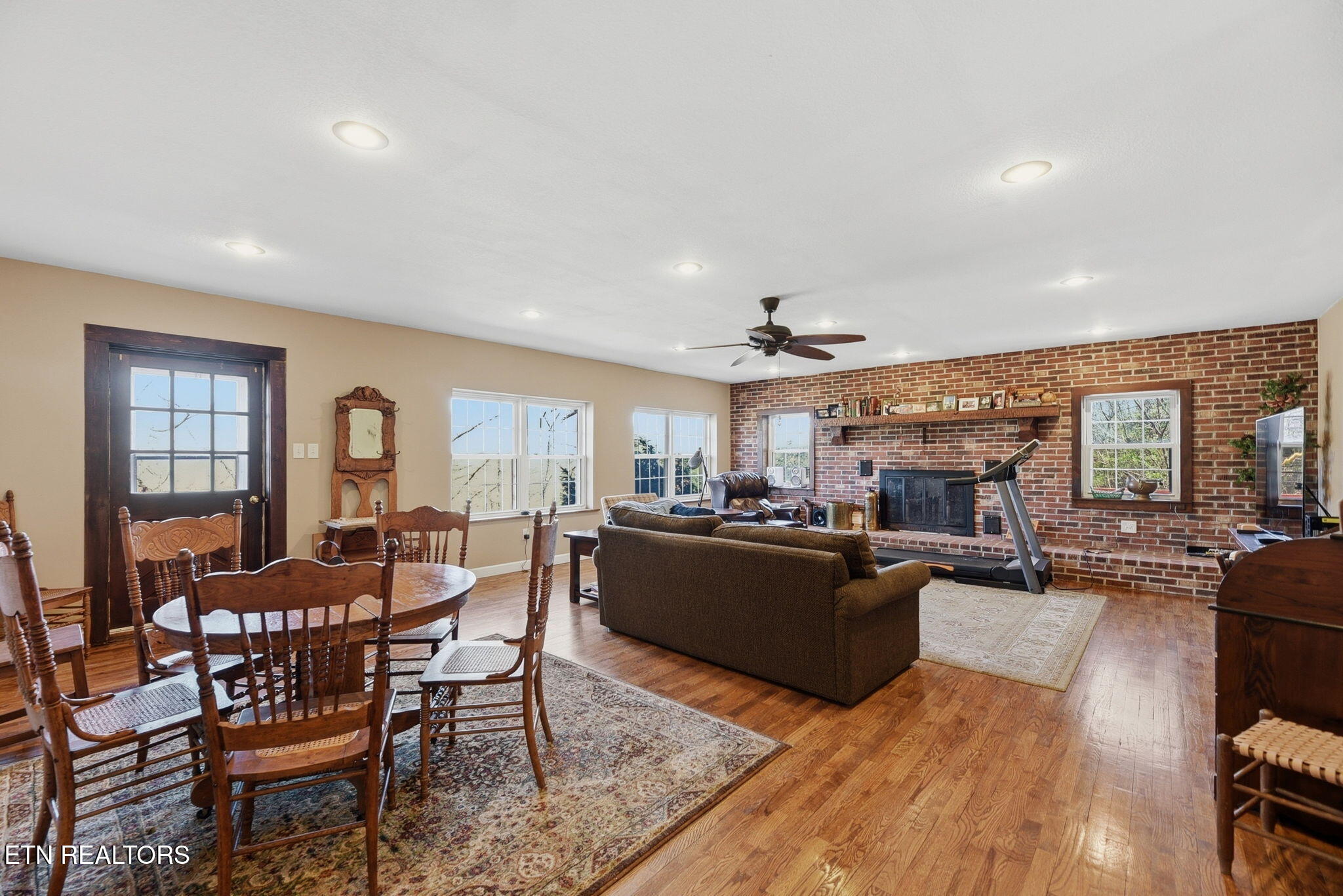 1103 Forest Hill Drive Harriman TN 37748