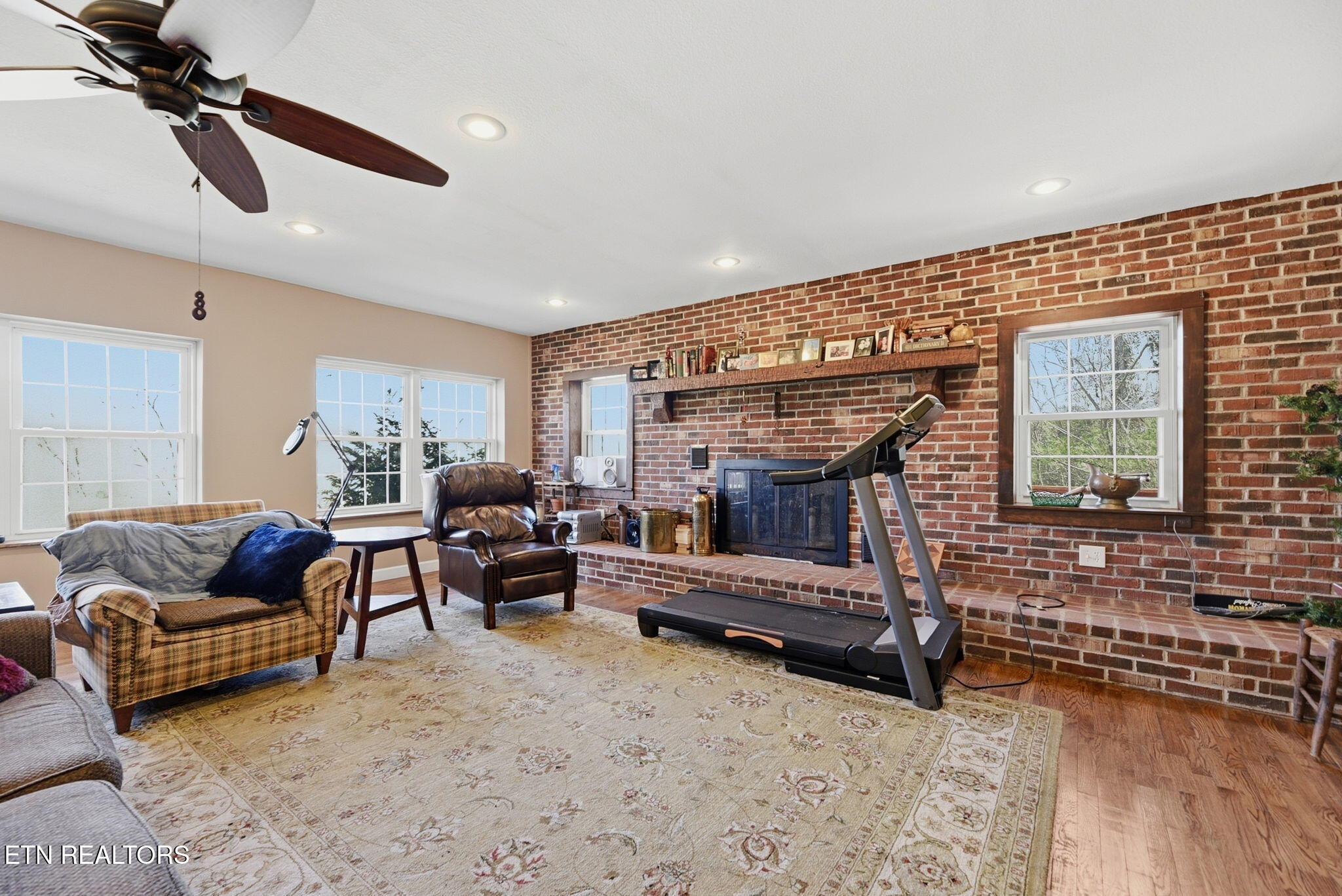 1103 Forest Hill Drive Harriman TN 37748