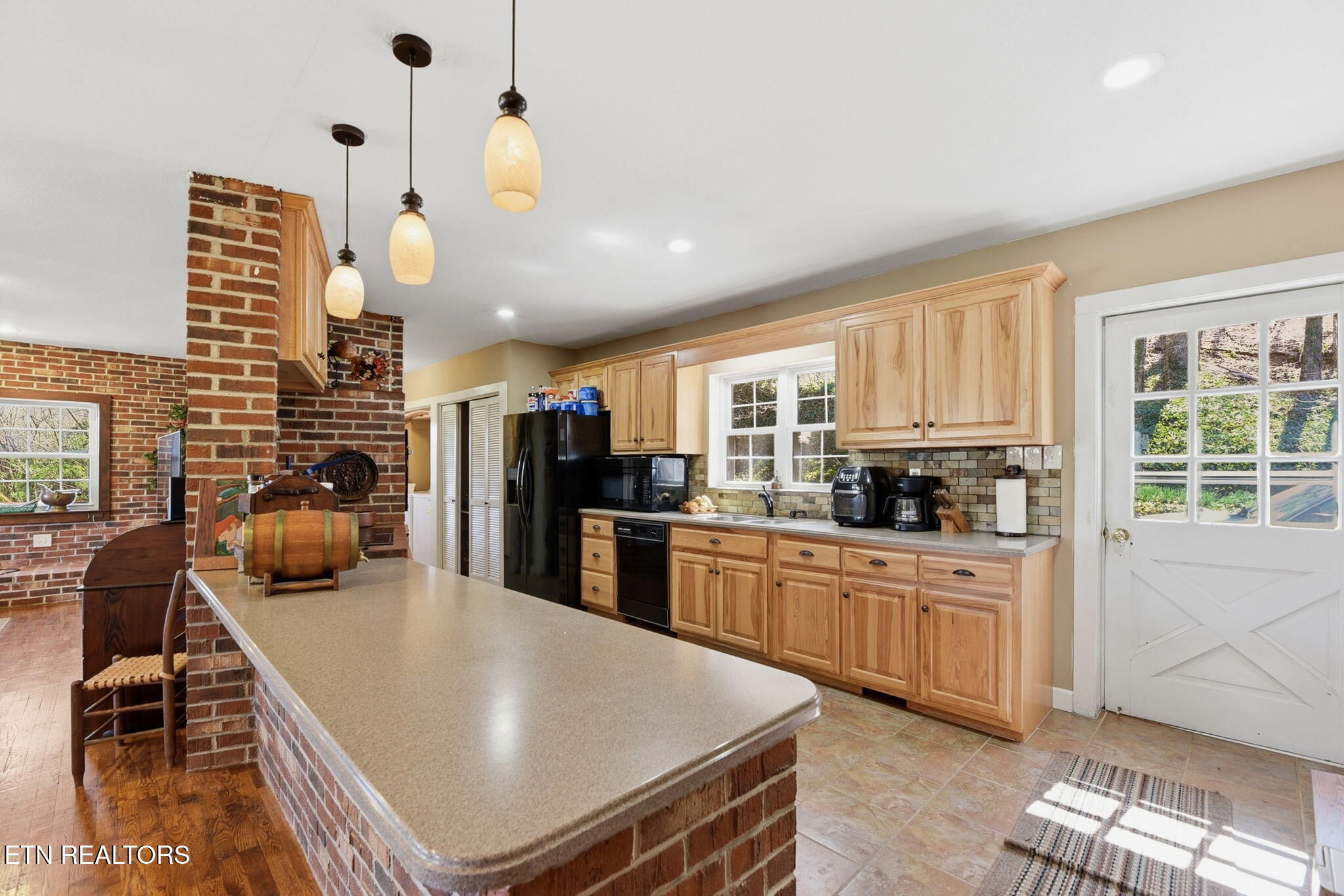 1103 Forest Hill Drive Harriman TN 37748