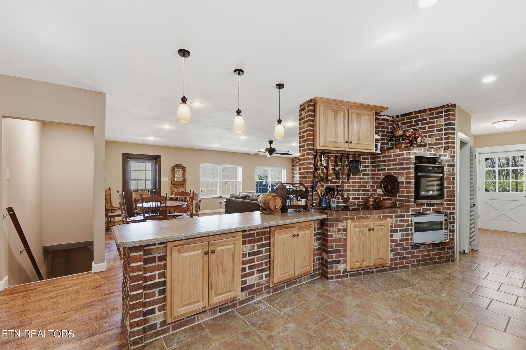 1103 Forest Hill Drive Harriman TN 37748