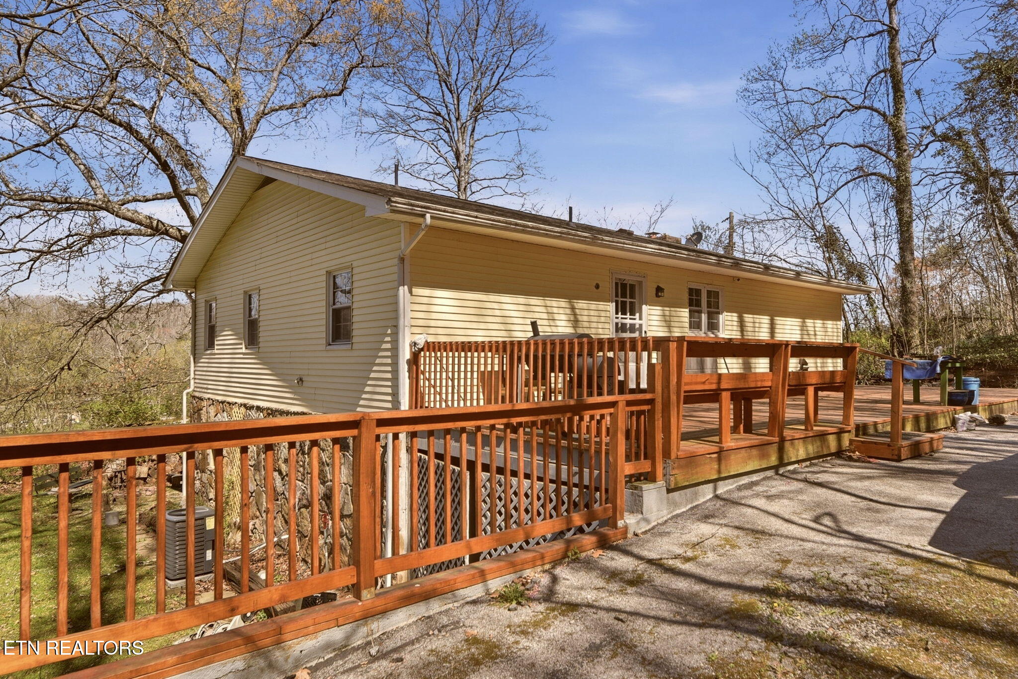 1103 Forest Hill Drive Harriman TN 37748