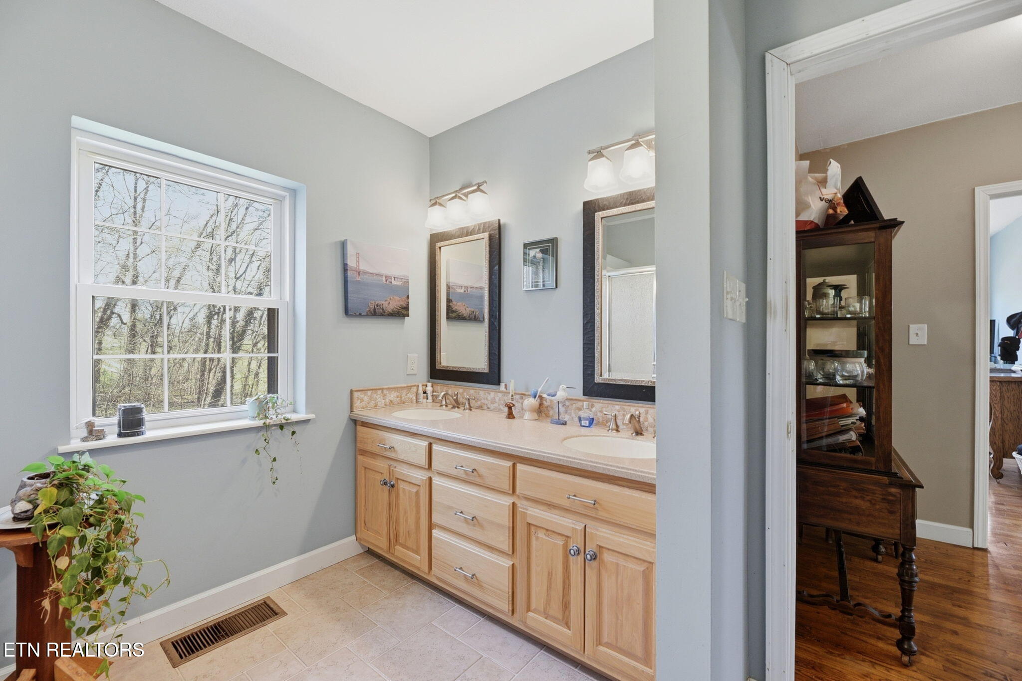 1103 Forest Hill Drive Harriman TN 37748