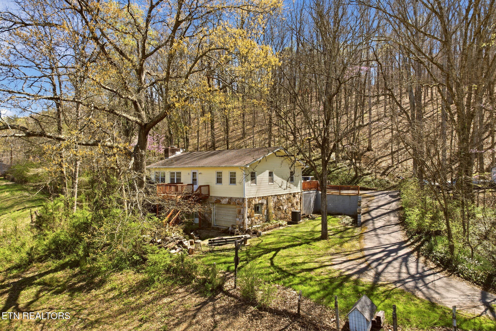 1103 Forest Hill Drive Harriman TN 37748