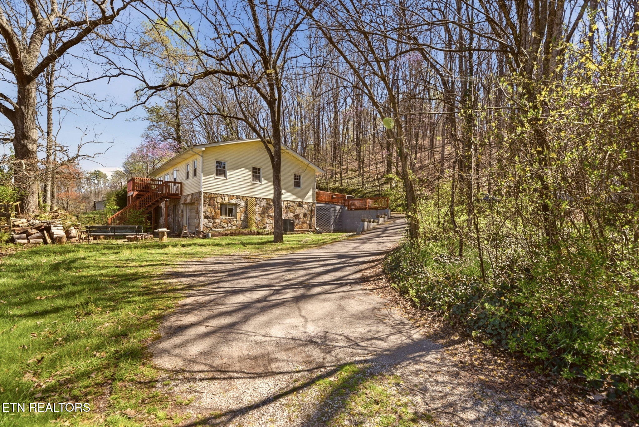 1103 Forest Hill Drive Harriman TN 37748