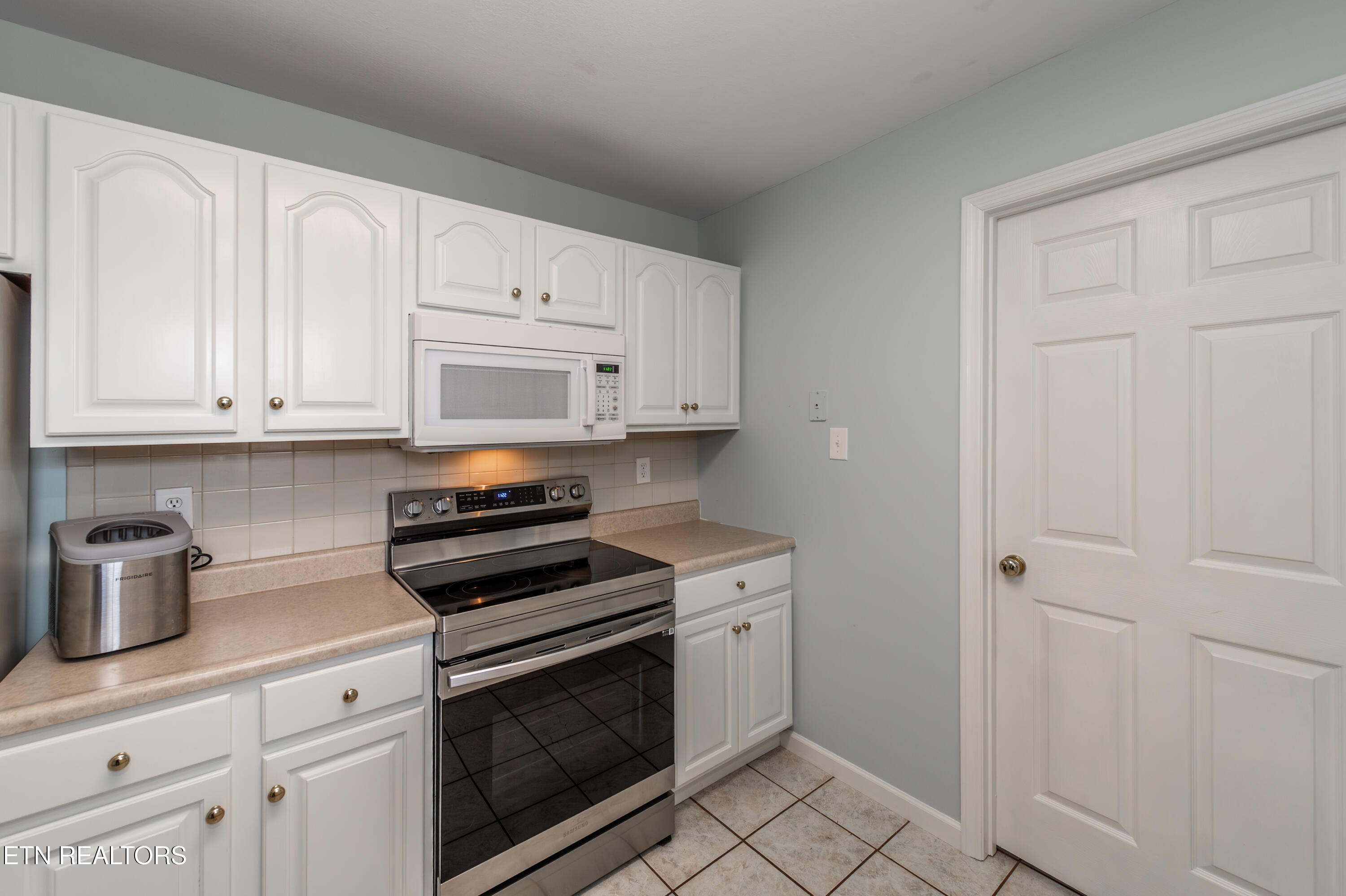 260 Oakwood Estates Drive Lenoir City TN 37772