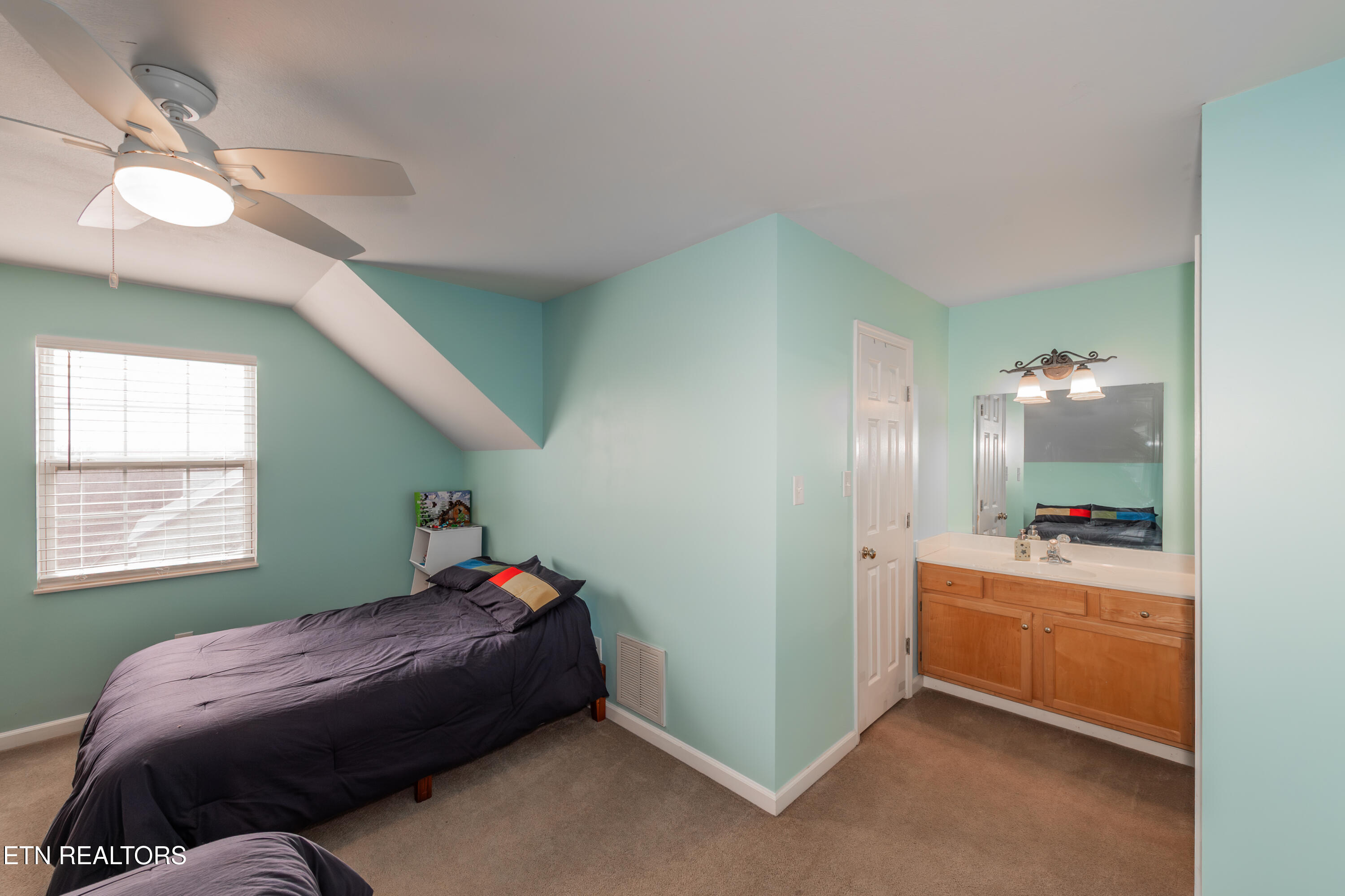 260 Oakwood Estates Drive Lenoir City TN 37772