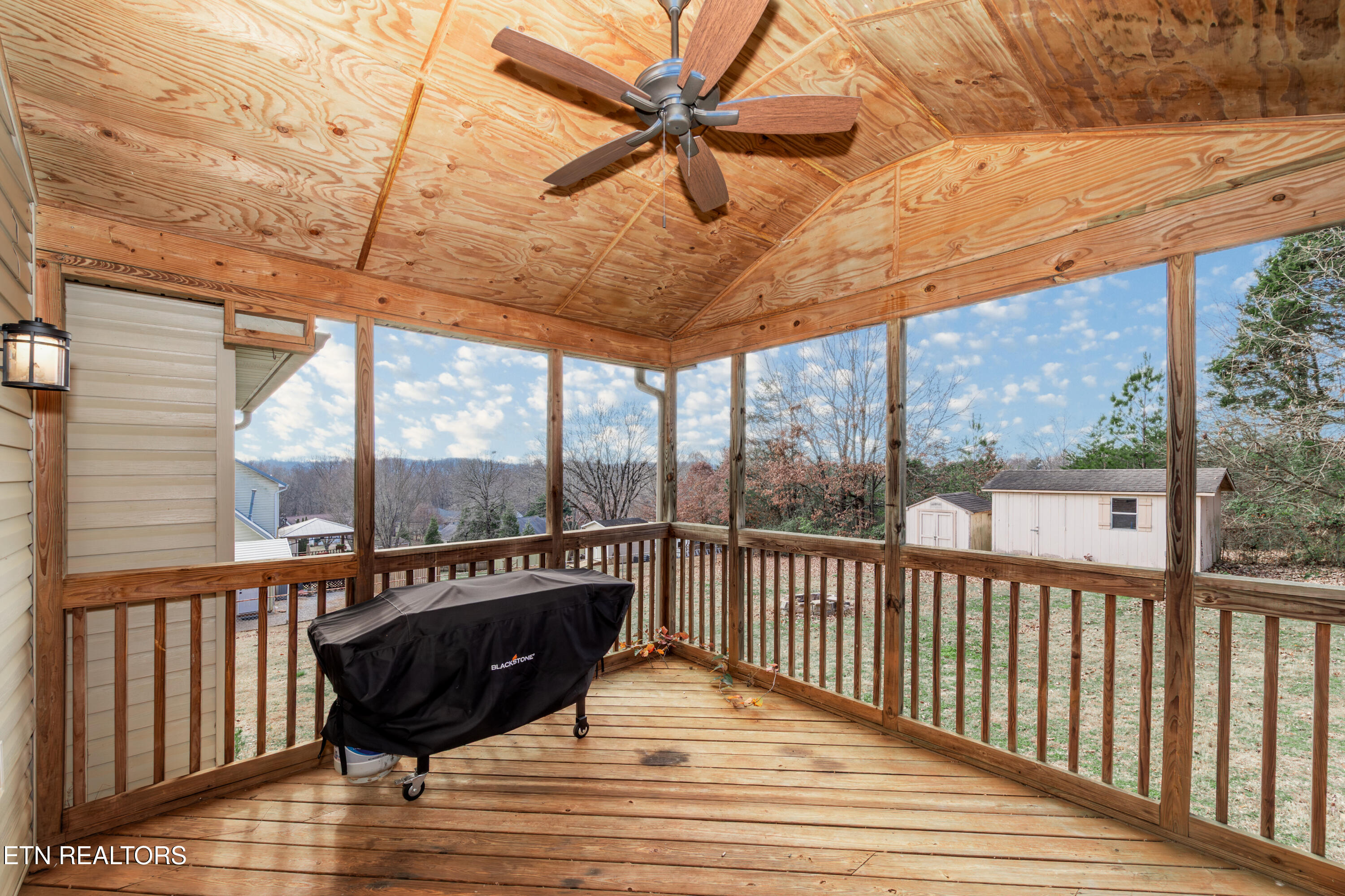 260 Oakwood Estates Drive Lenoir City TN 37772