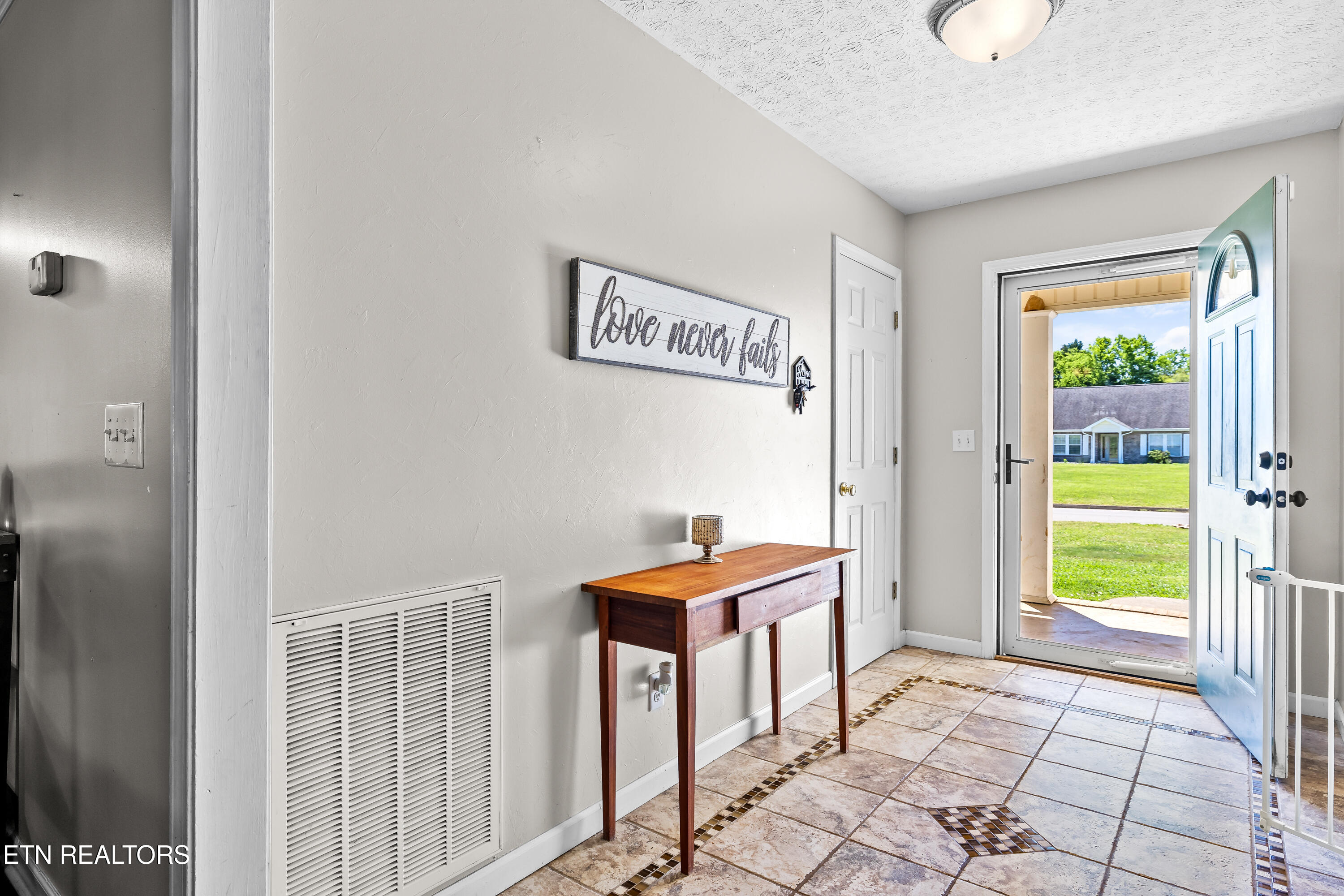 5445 Evergreen Farms Greenback TN 37742