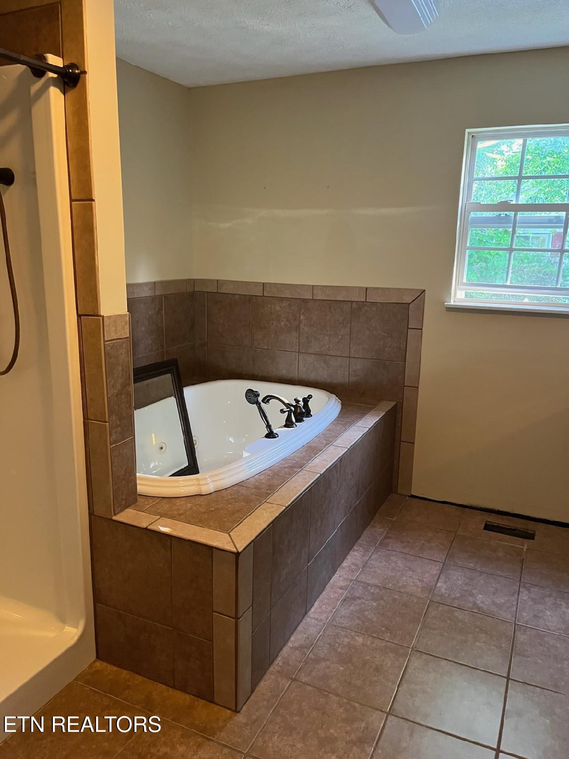 304 Shoreline Circle Lafollette TN 37766