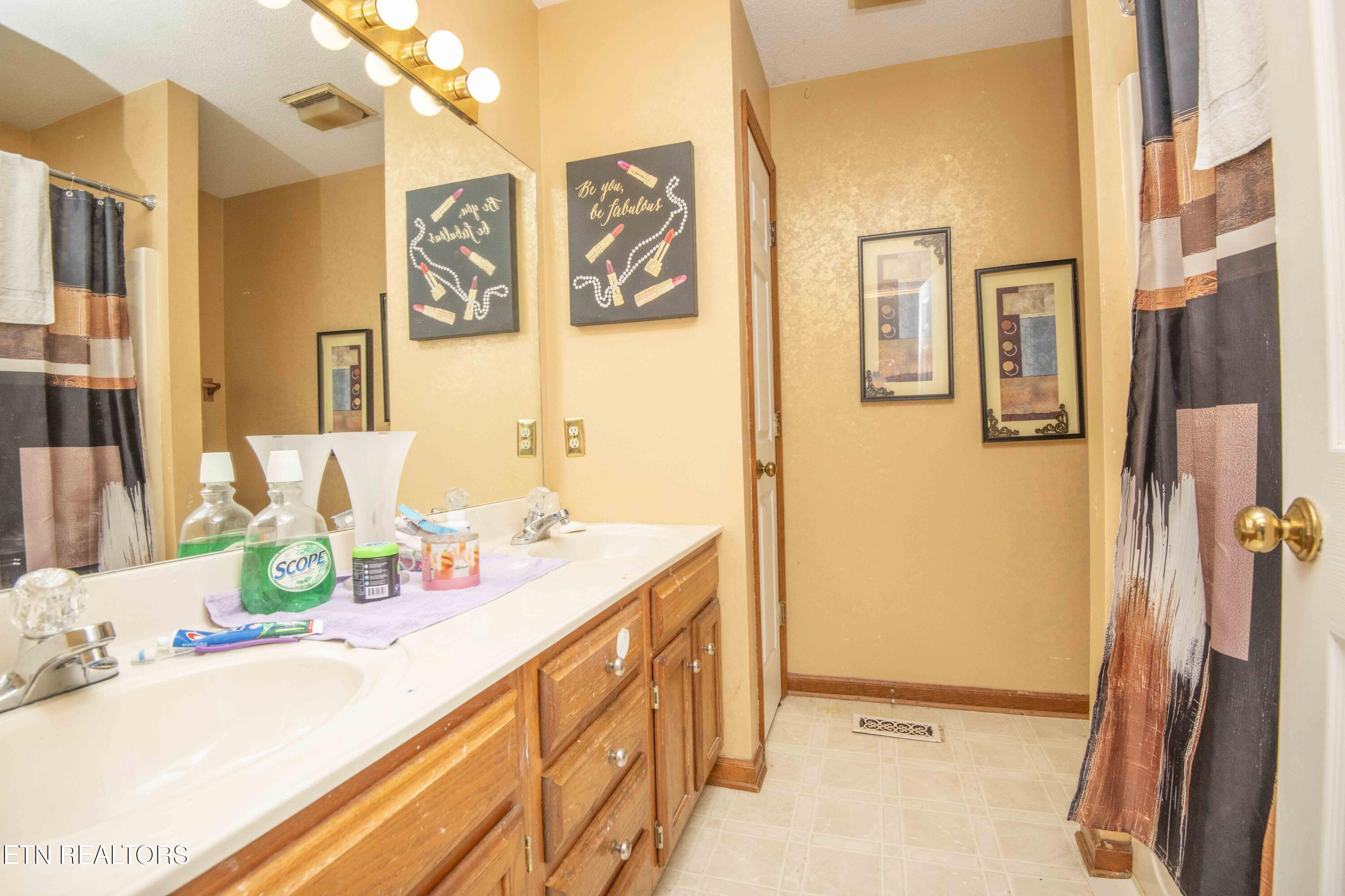 512 Windgate Court Powell TN 37849