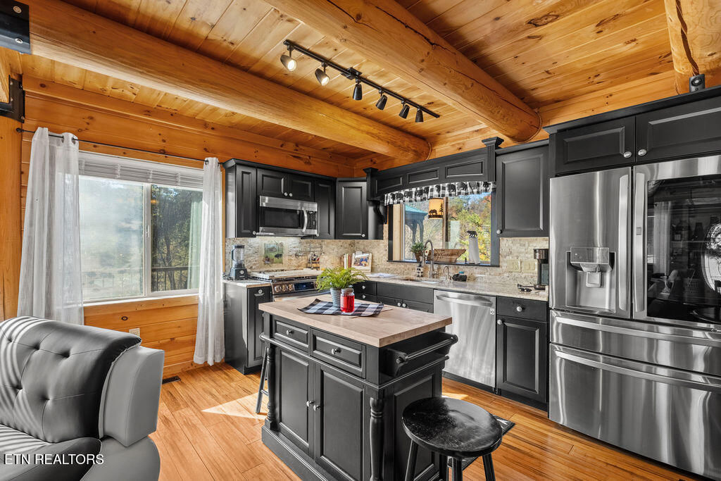 1347 Zachary Thomas Lane Sevierville TN 37876