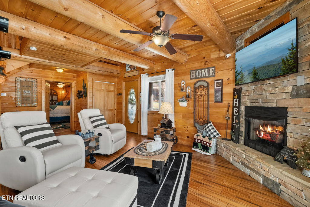 1347 Zachary Thomas Lane Sevierville TN 37876